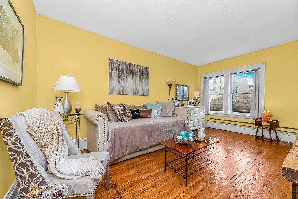 391 Laurel AVE #104, Saint Paul, MN 55102