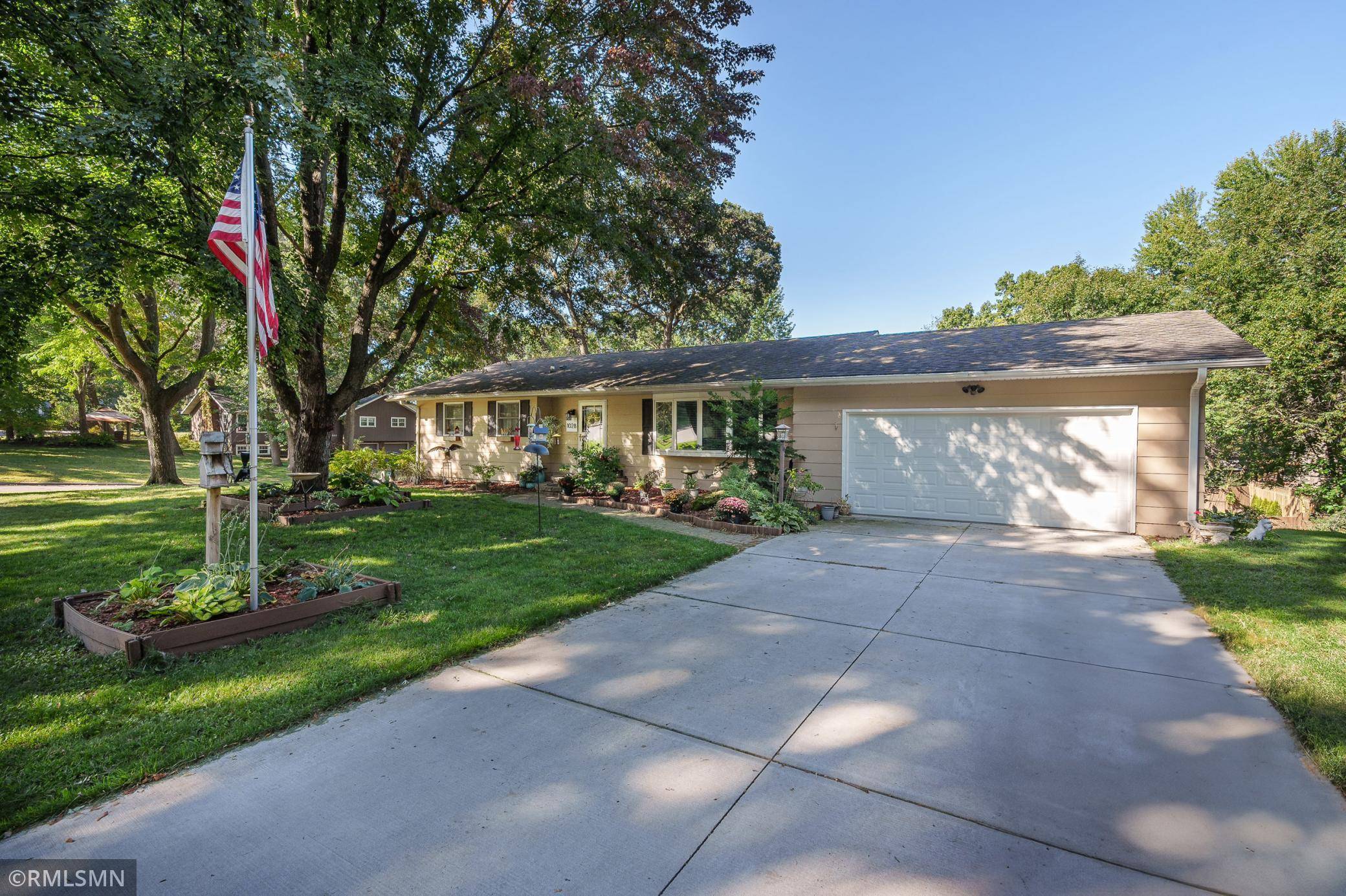 1028 Primrose LN, Altoona, WI 54720