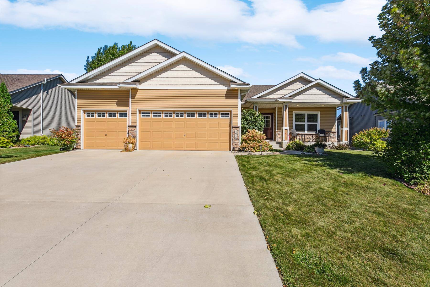 1016 Provence LN, Belle Plaine, MN 56011
