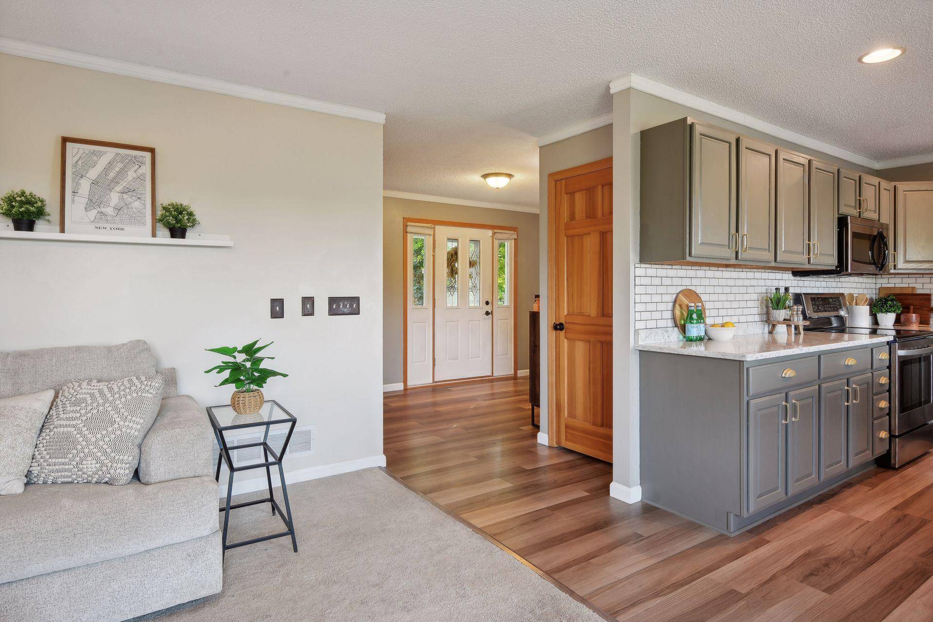 236 Butternut CIR, Carver, MN 55315