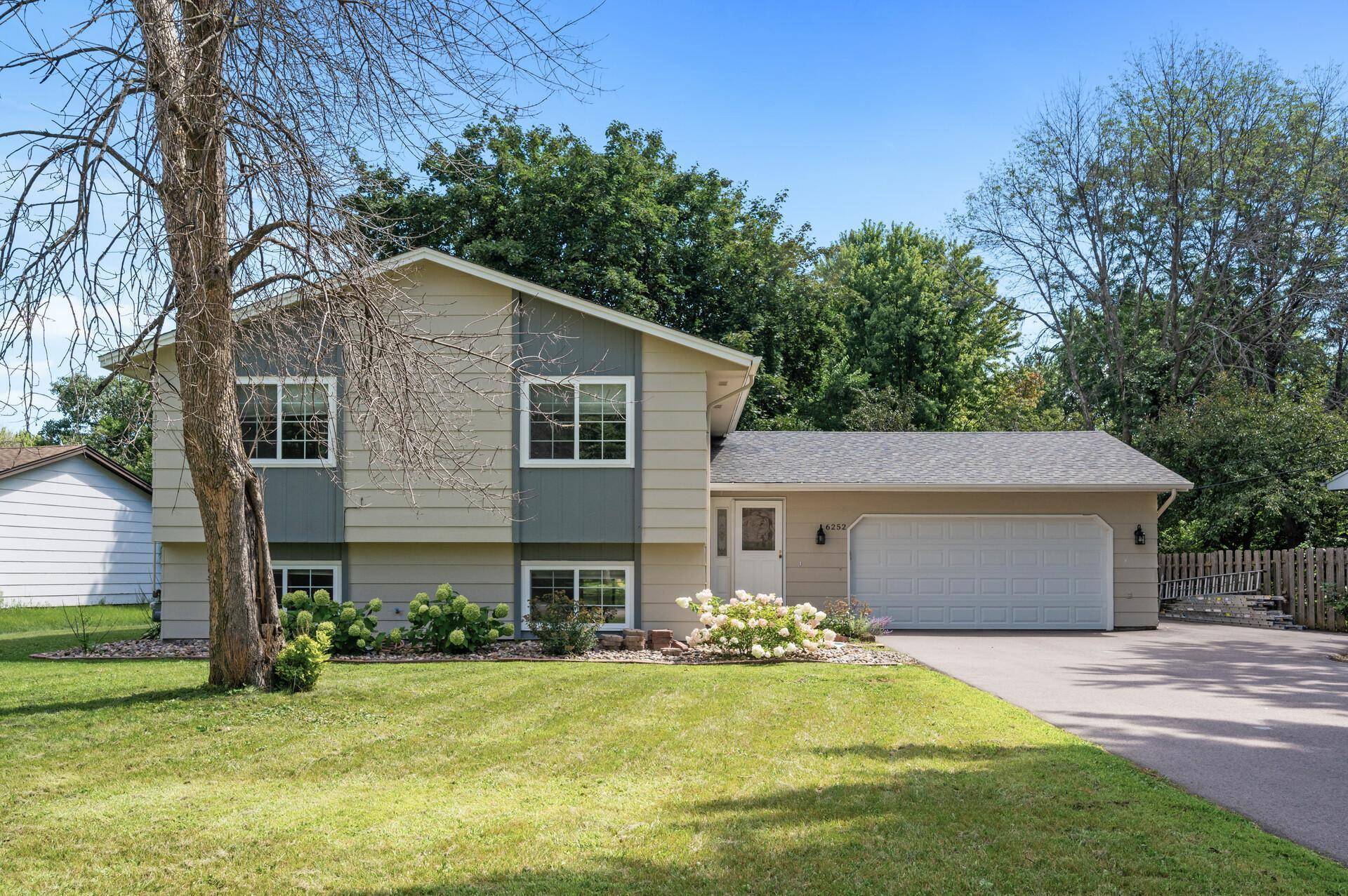 6252 Century BLVD, Brooklyn Park, MN 55429
