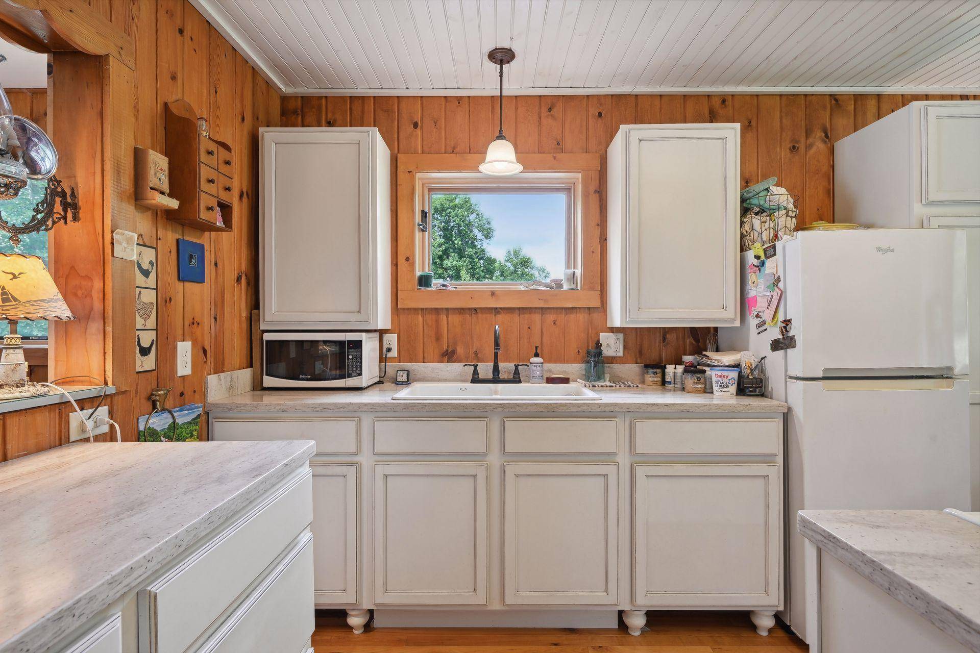 32358 N Center LN, Center City, MN 55012