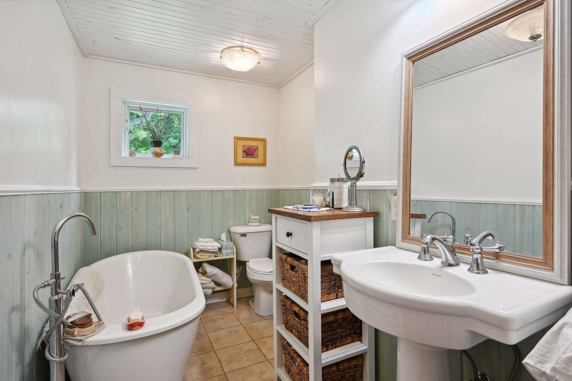 32358 N Center LN, Center City, MN 55012