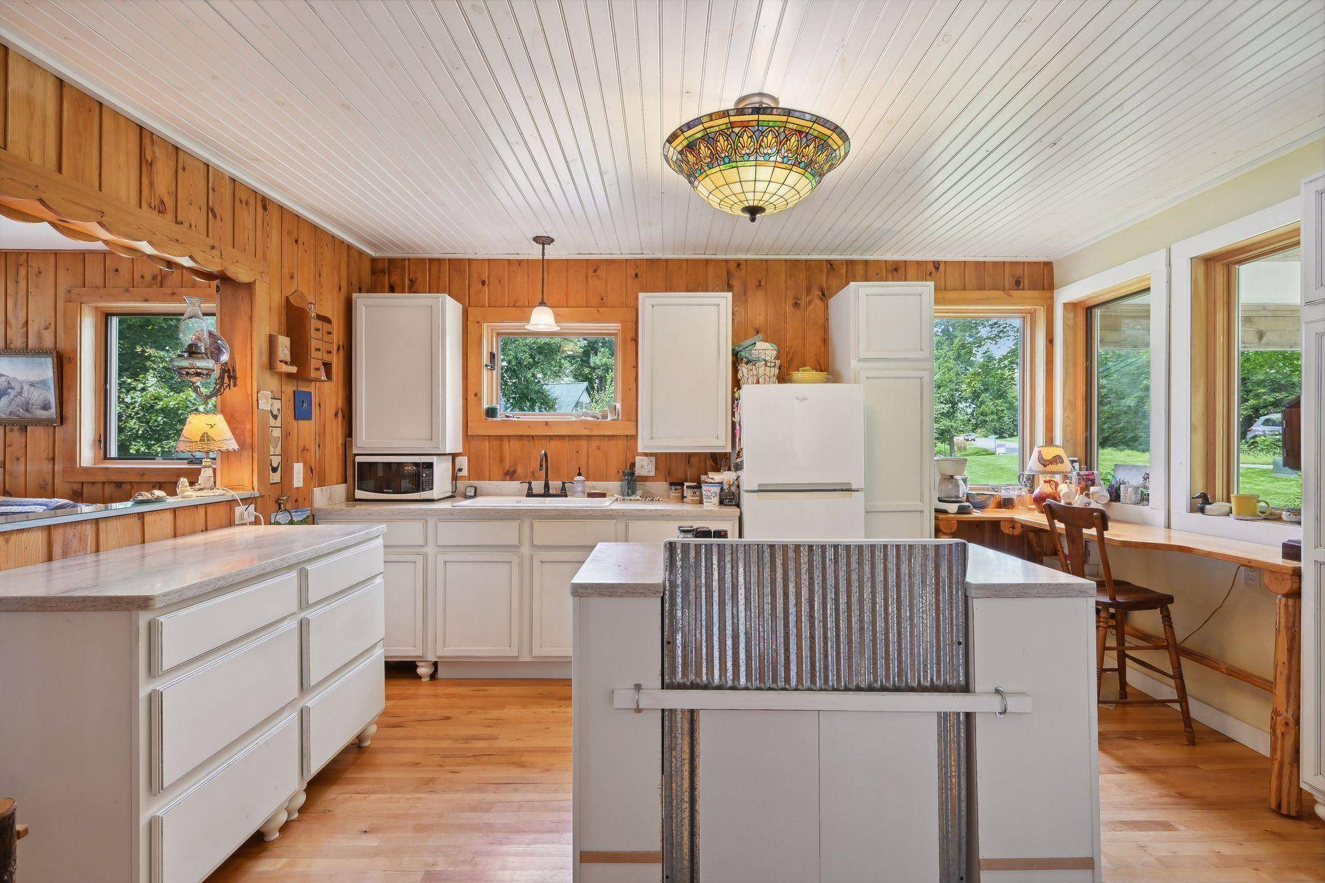 32358 N Center LN, Center City, MN 55012