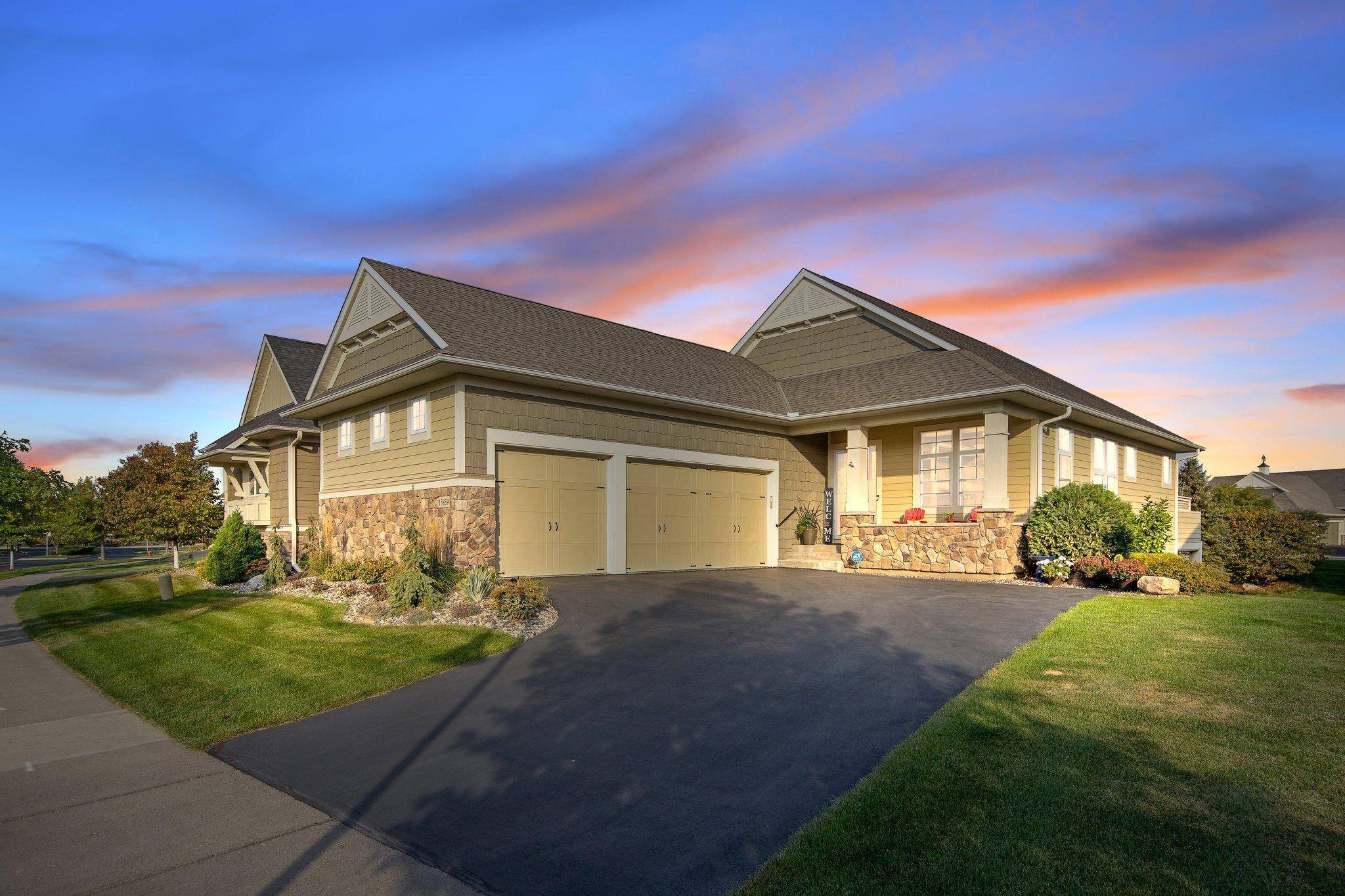 15859 Cobblestone Lake Pkwy, Apple Valley, MN 55124