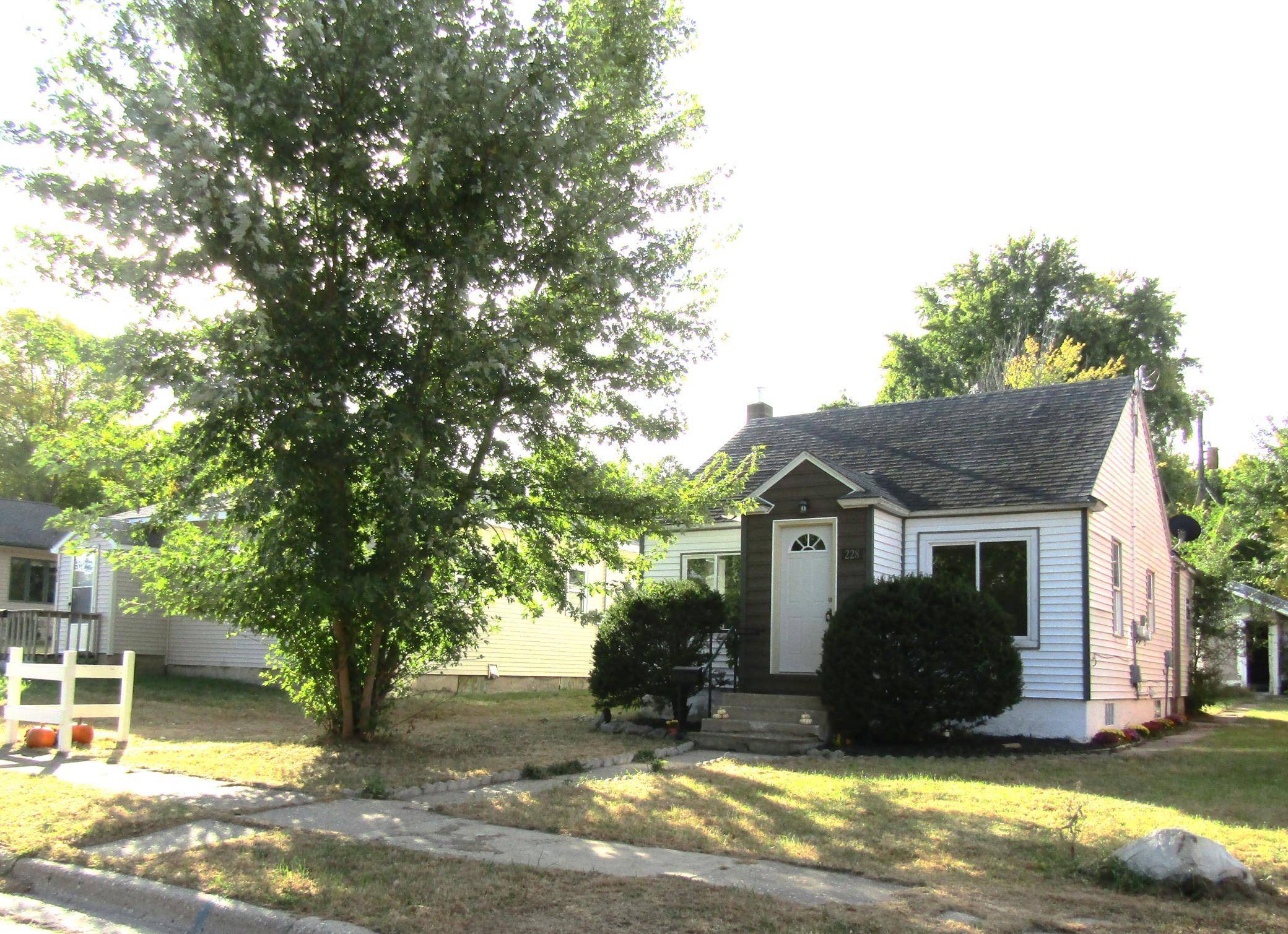 228 E Sorenson AVE, Appleton, MN 56208