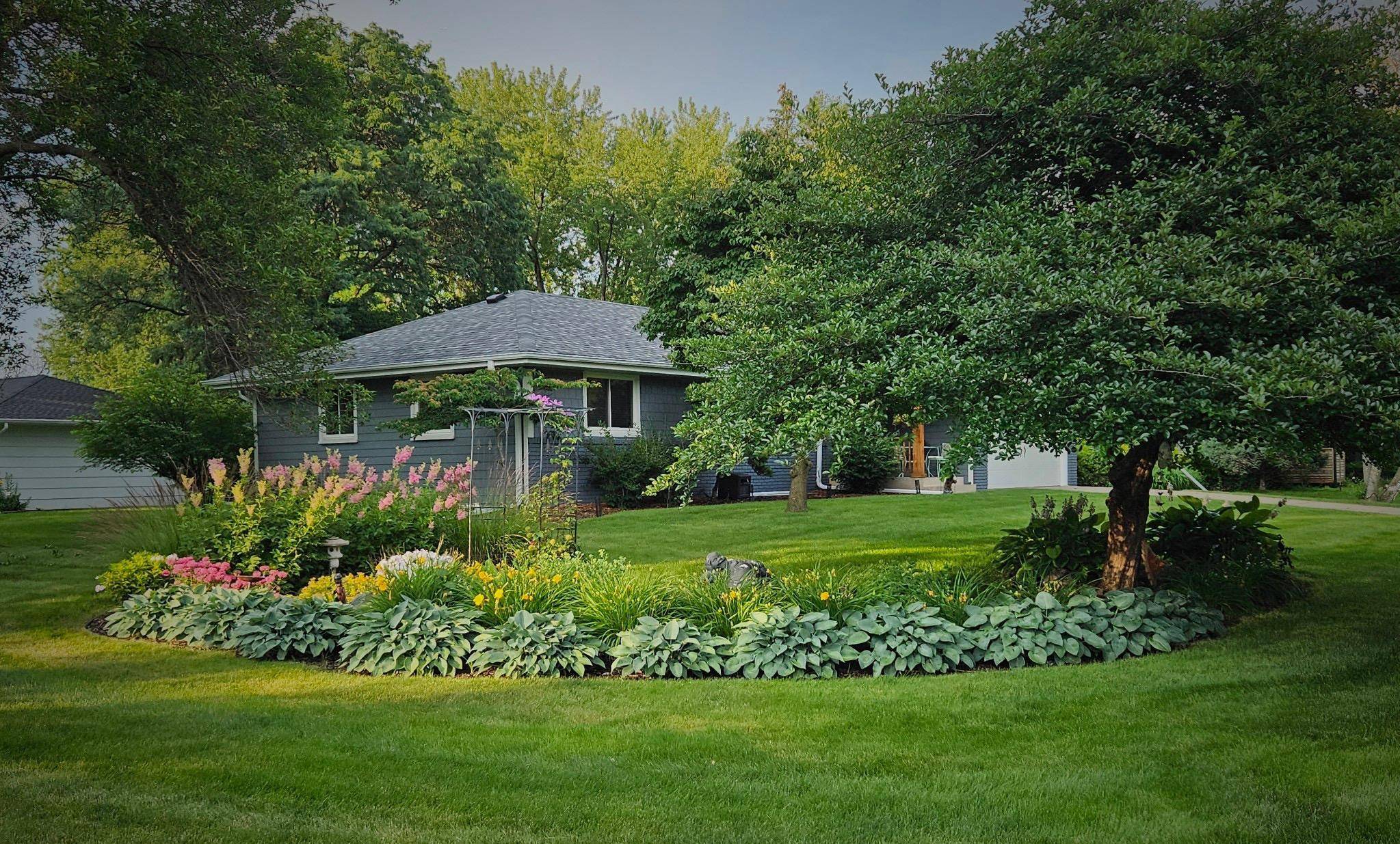 1900 Sumter AVE N, Golden Valley, MN 55427