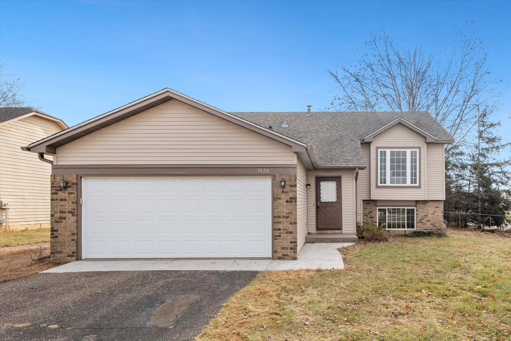 7420 157th ST W, Apple Valley, MN 55124