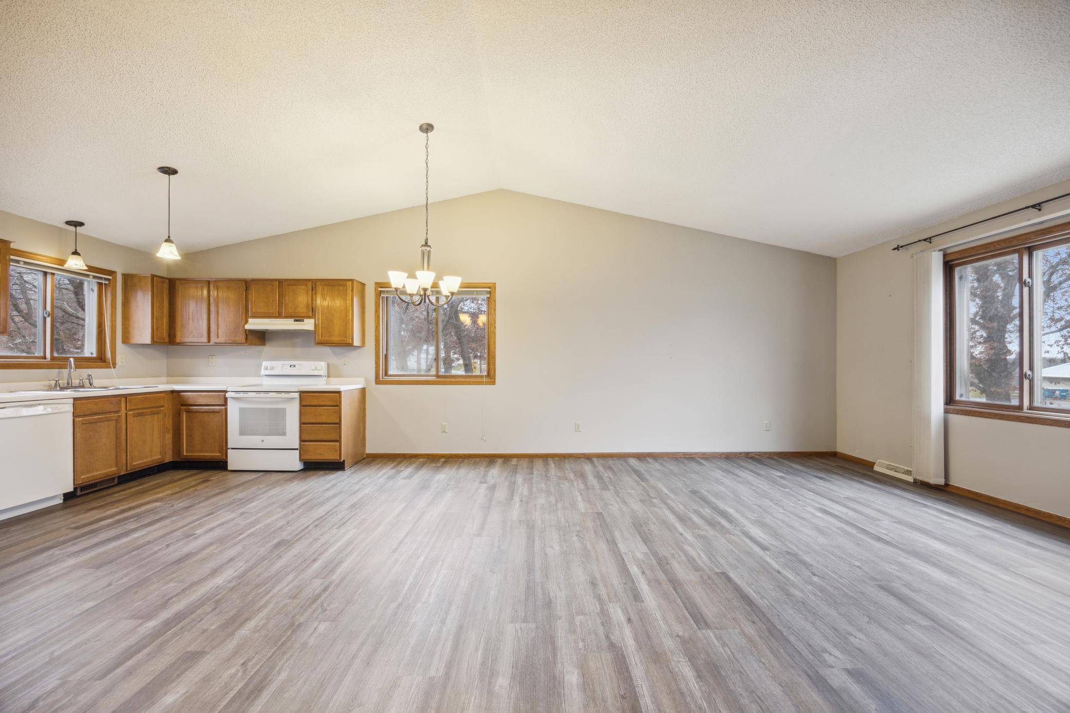 1053 1st AVE N, Sauk Rapids, MN 56379