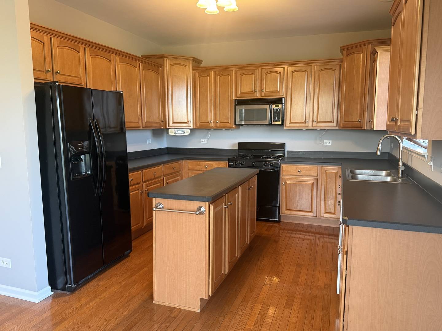 2320 Hudson CIR, Aurora, IL 60502