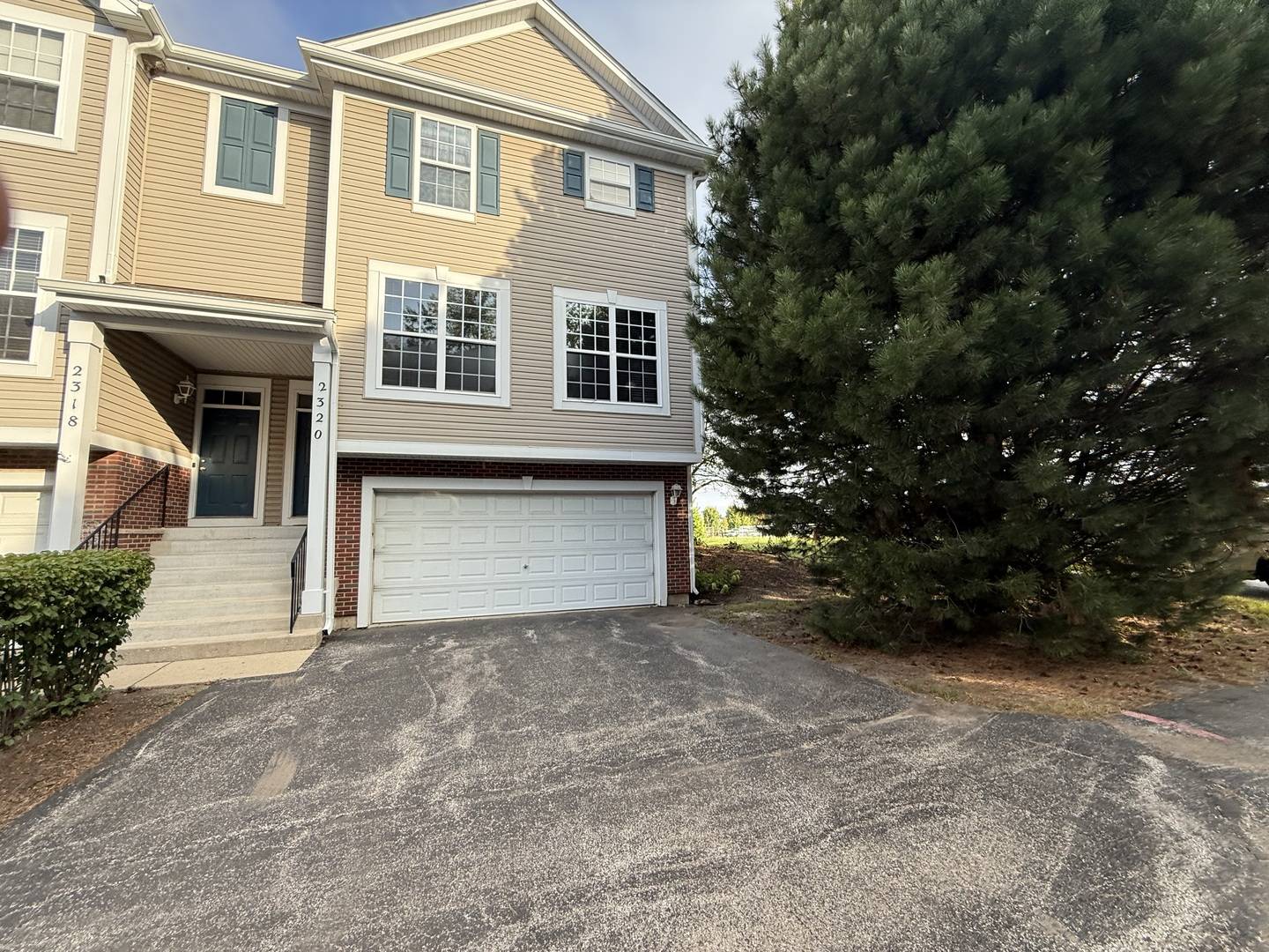 2320 Hudson CIR, Aurora, IL 60502
