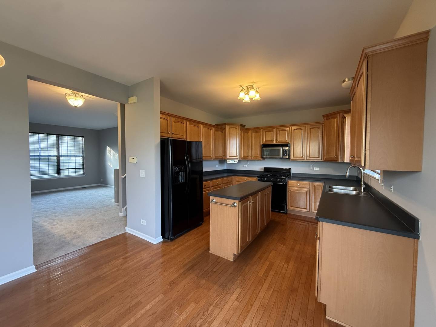 2320 Hudson CIR, Aurora, IL 60502