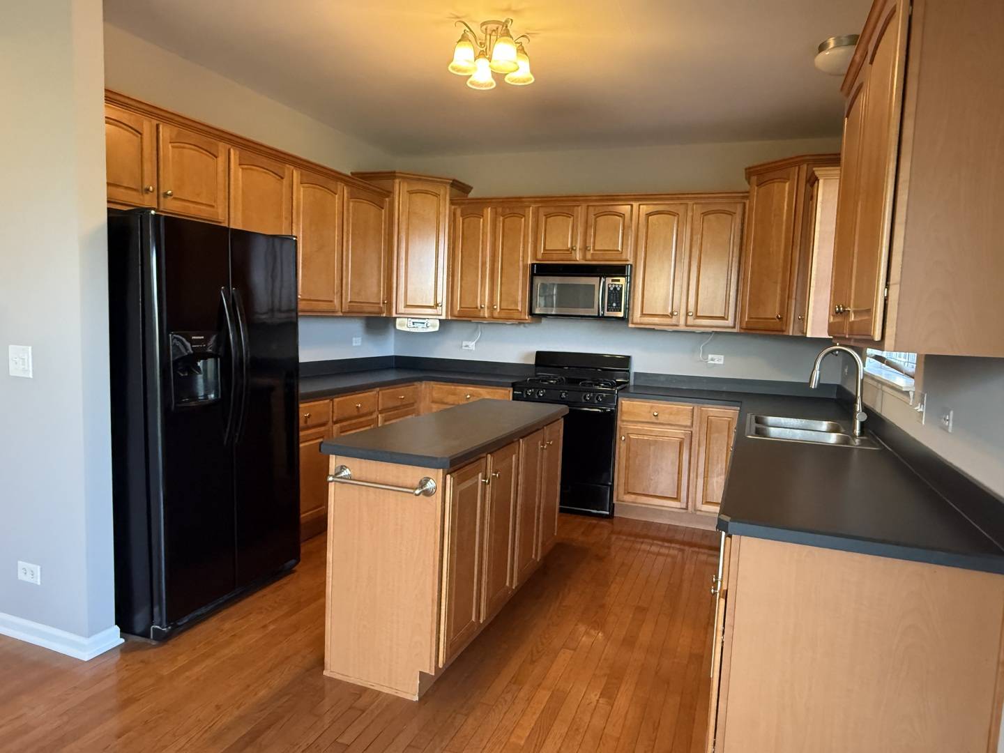 2320 Hudson CIR, Aurora, IL 60502