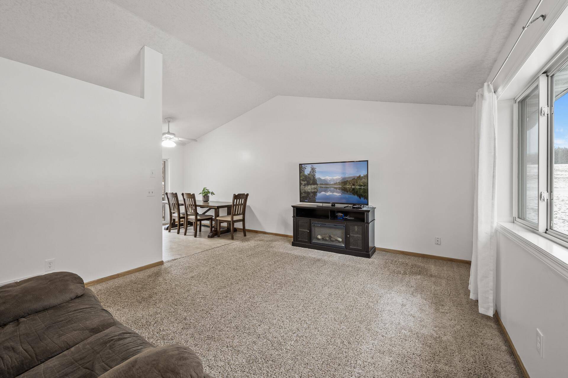 995 89th LN NW, Coon Rapids, MN 55433