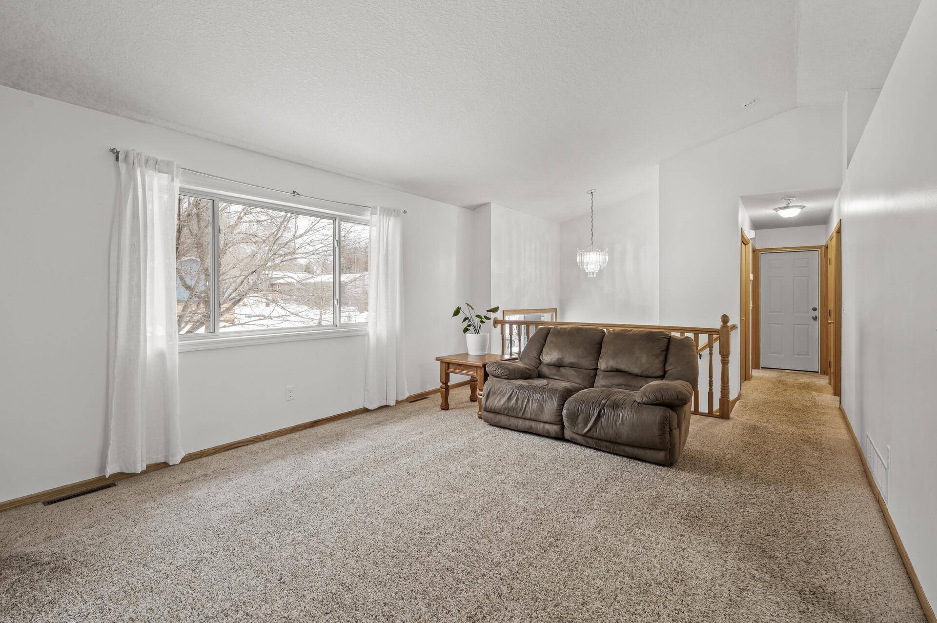 995 89th LN NW, Coon Rapids, MN 55433
