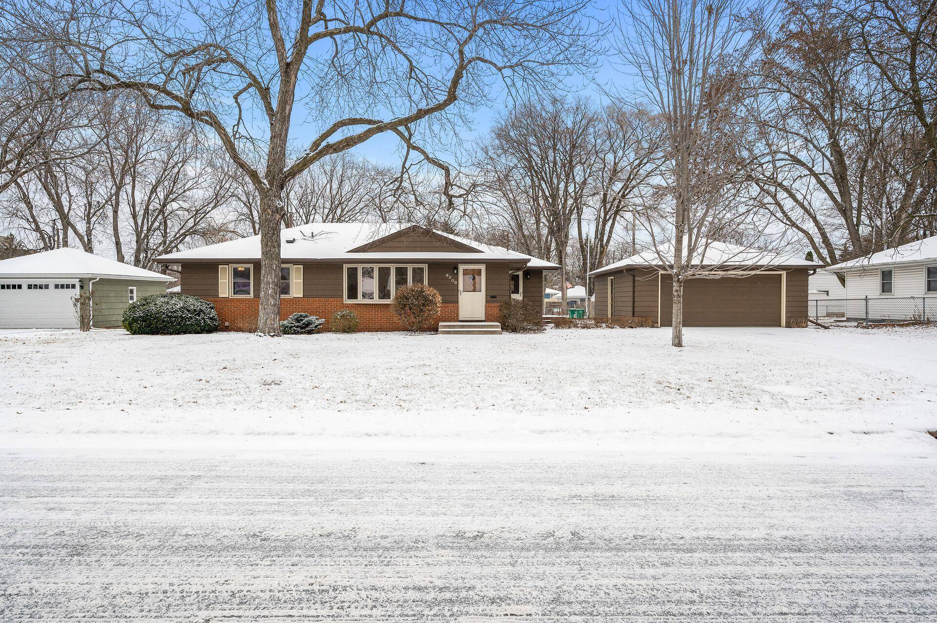 8209 Knox AVE S, Bloomington, MN 55431