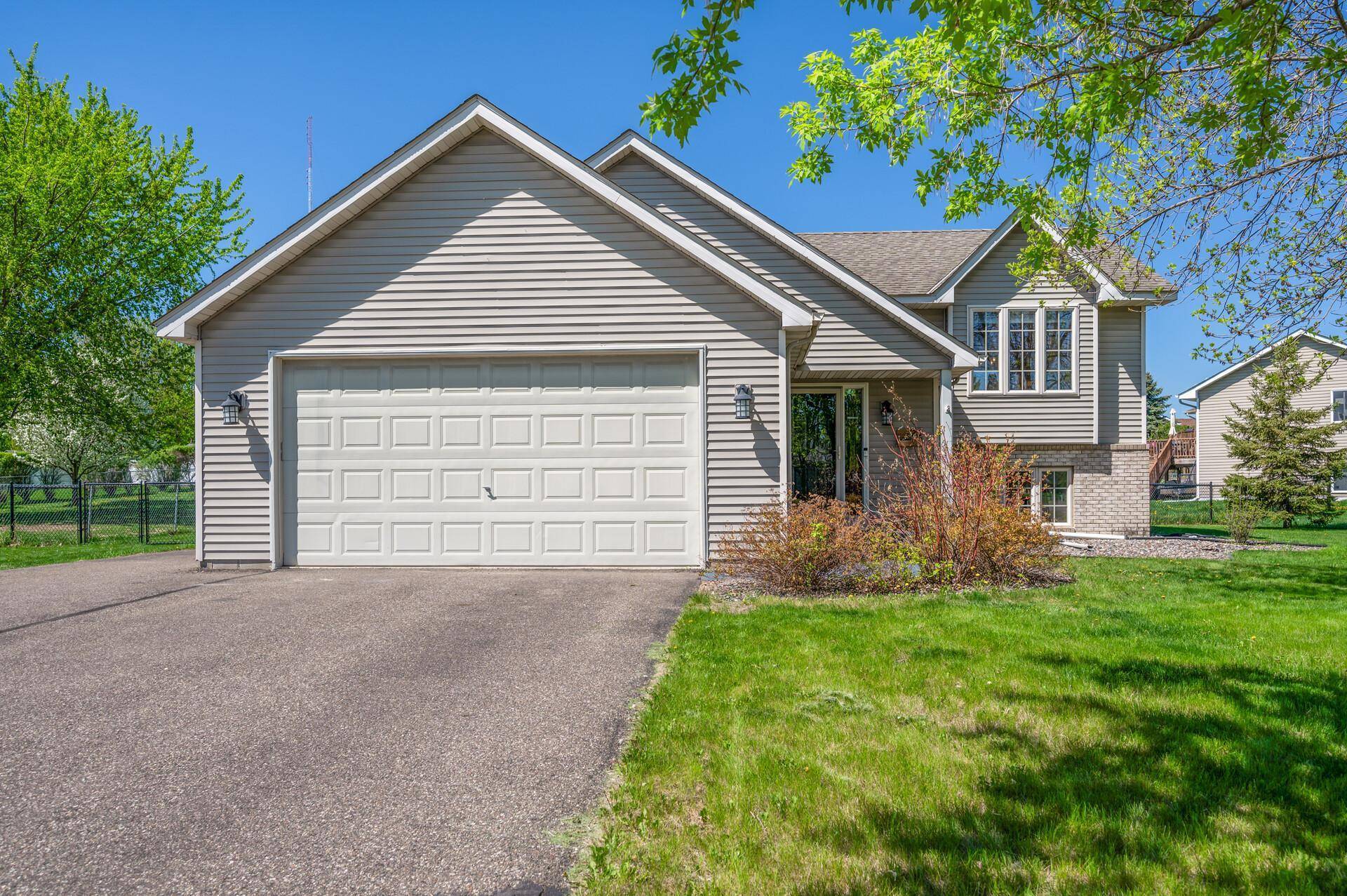 6253 Karston DR NE, Albertville, MN 55301