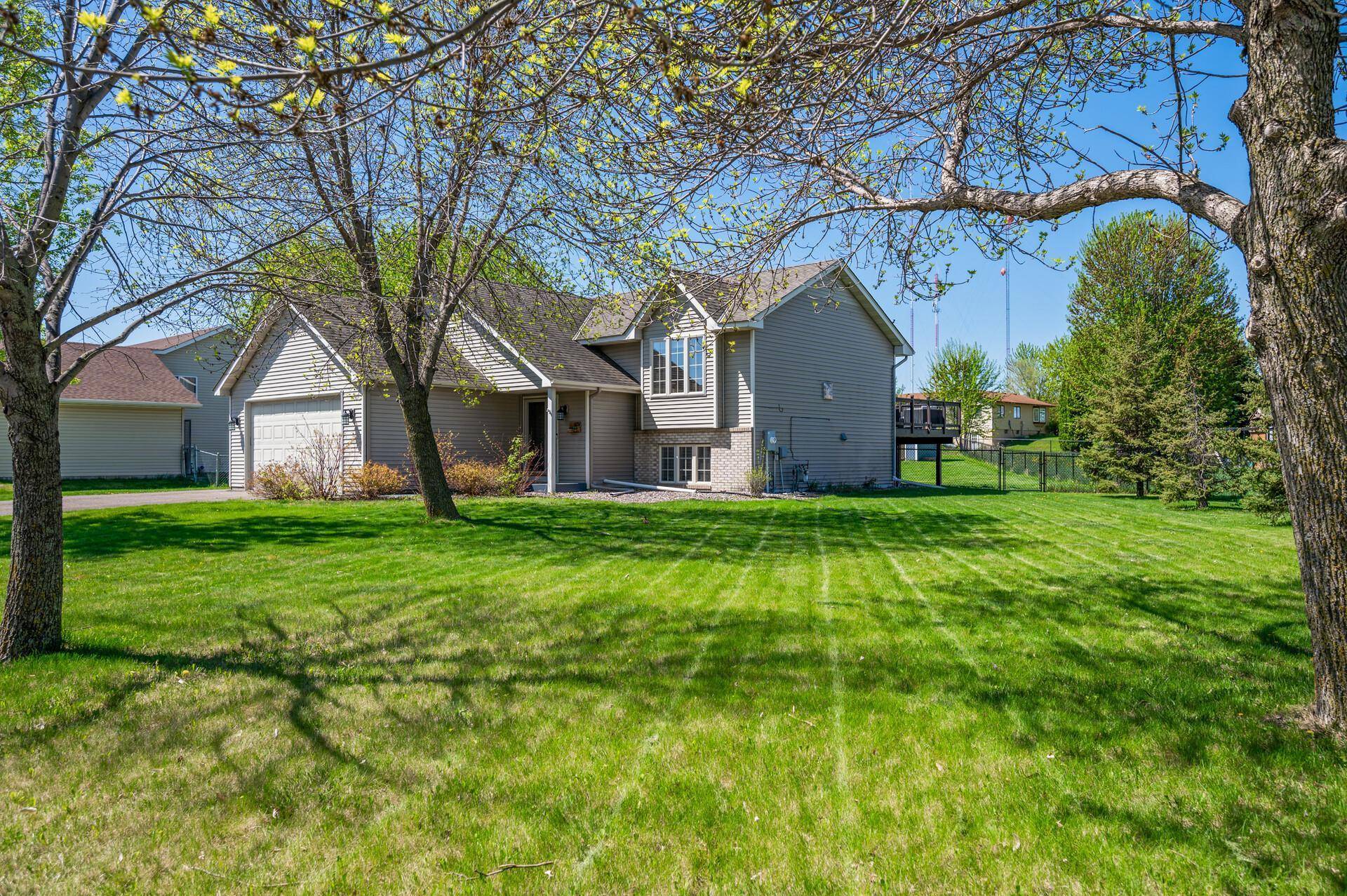 6253 Karston DR NE, Albertville, MN 55301