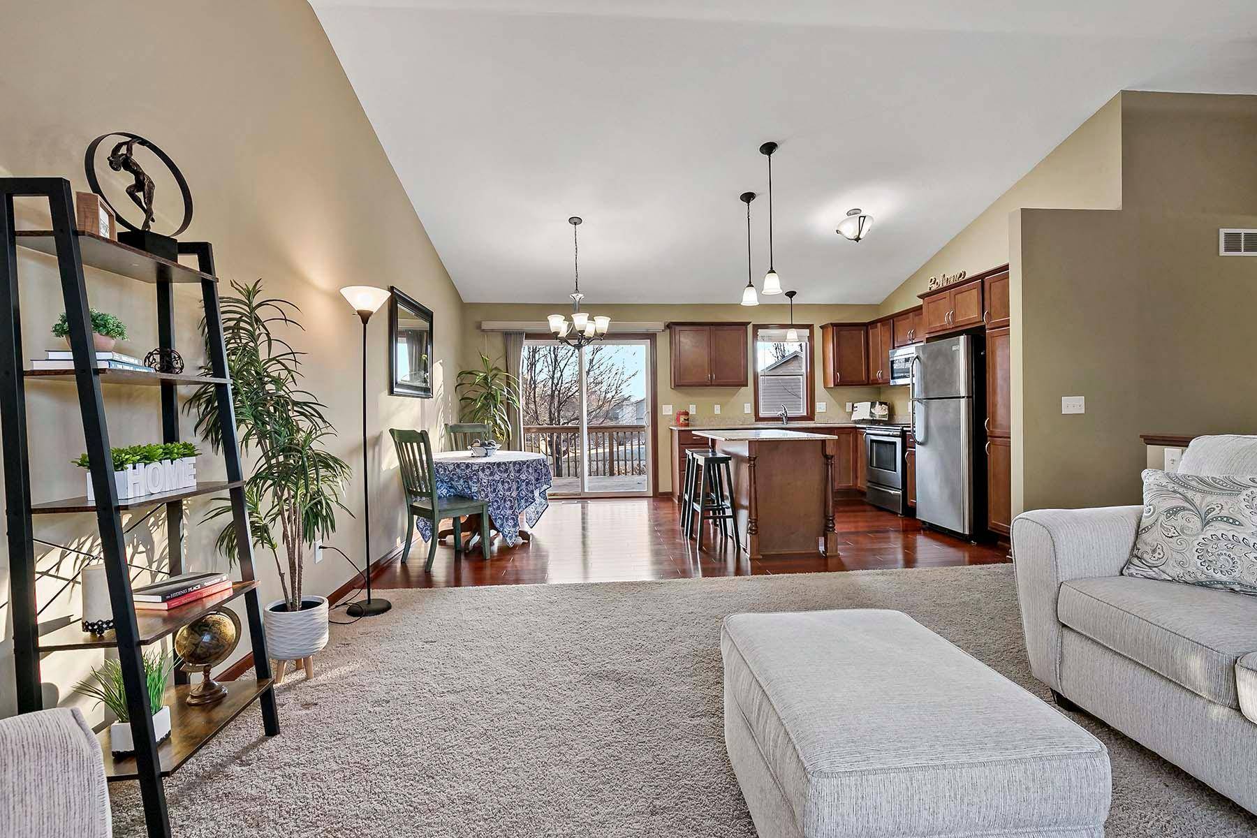 14724 Hayes RD, Apple Valley, MN 55124
