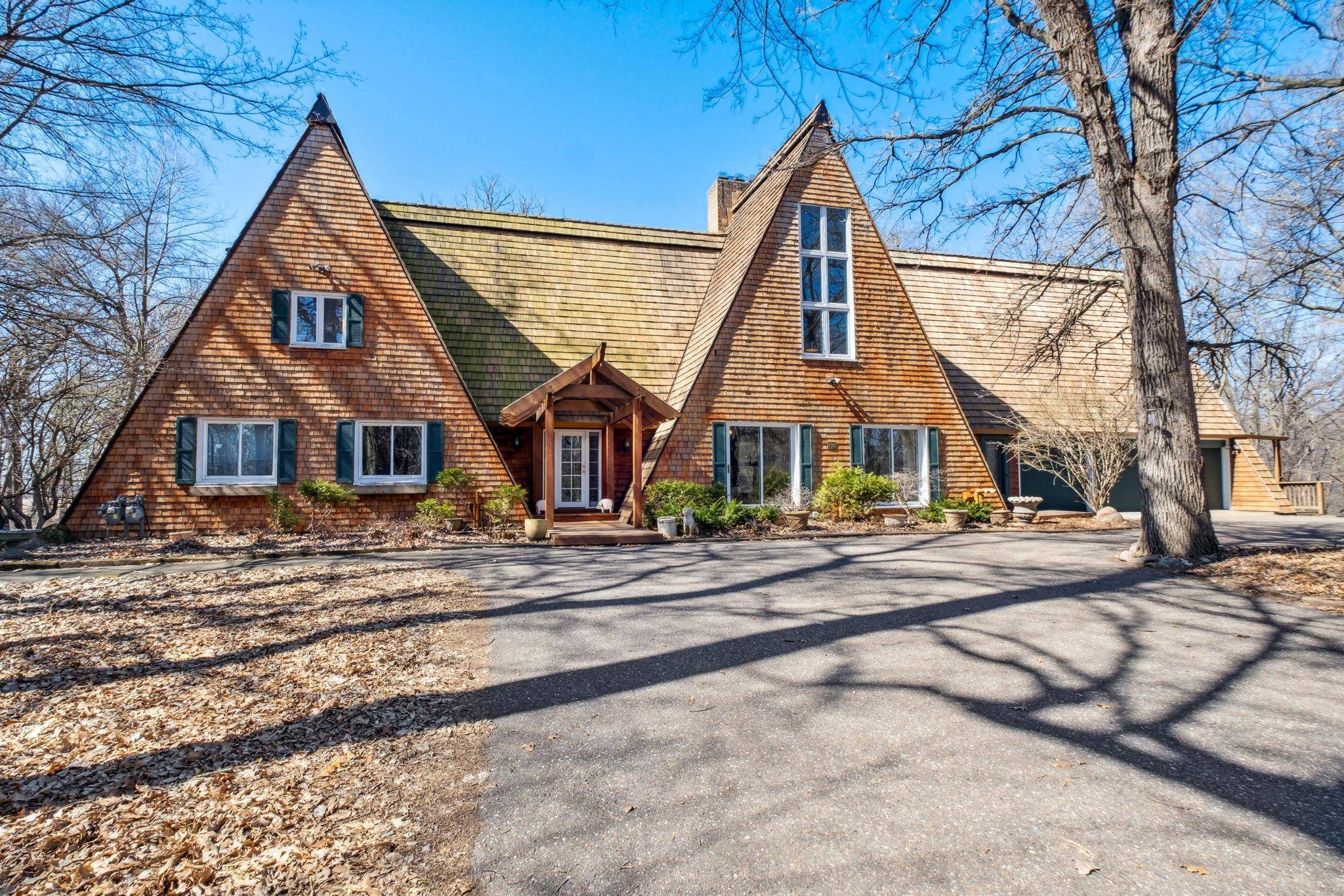 700 Hillside DR, Wayzata, MN 55391