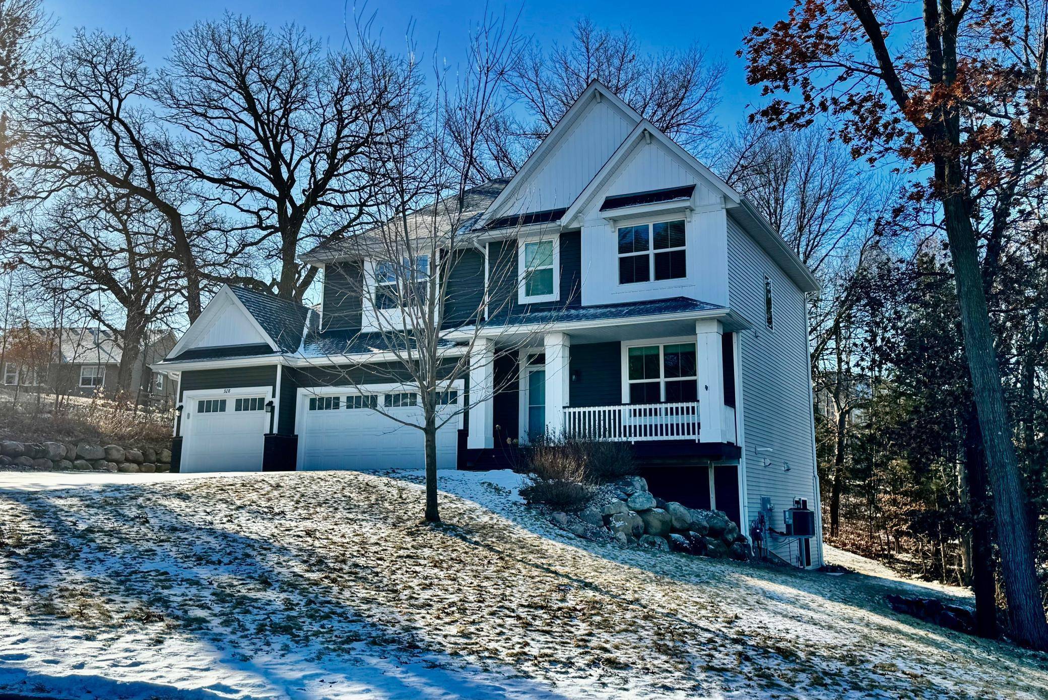 928 Riverview LN, Belle Plaine, MN 56011
