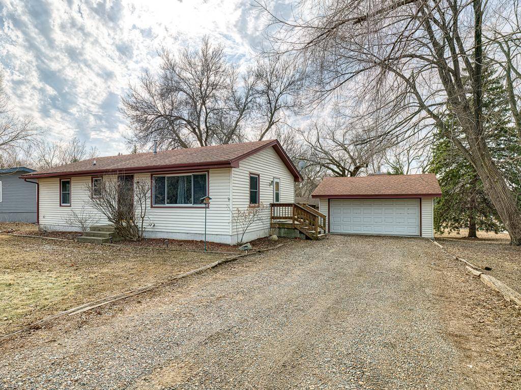 102 Lakeview CIR, Buffalo, MN 55313