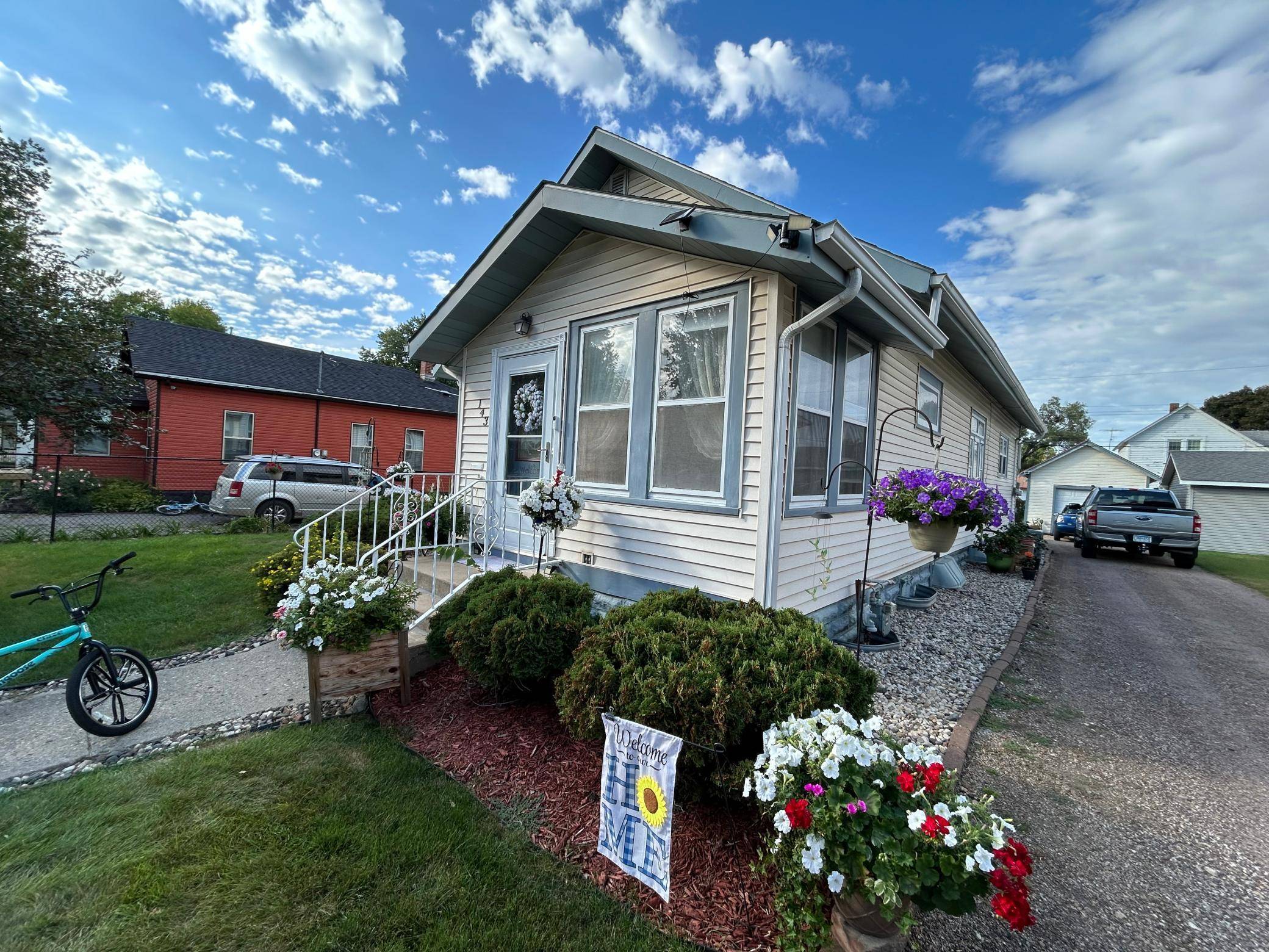 143 E Snelling AVE, Appleton, MN 56208