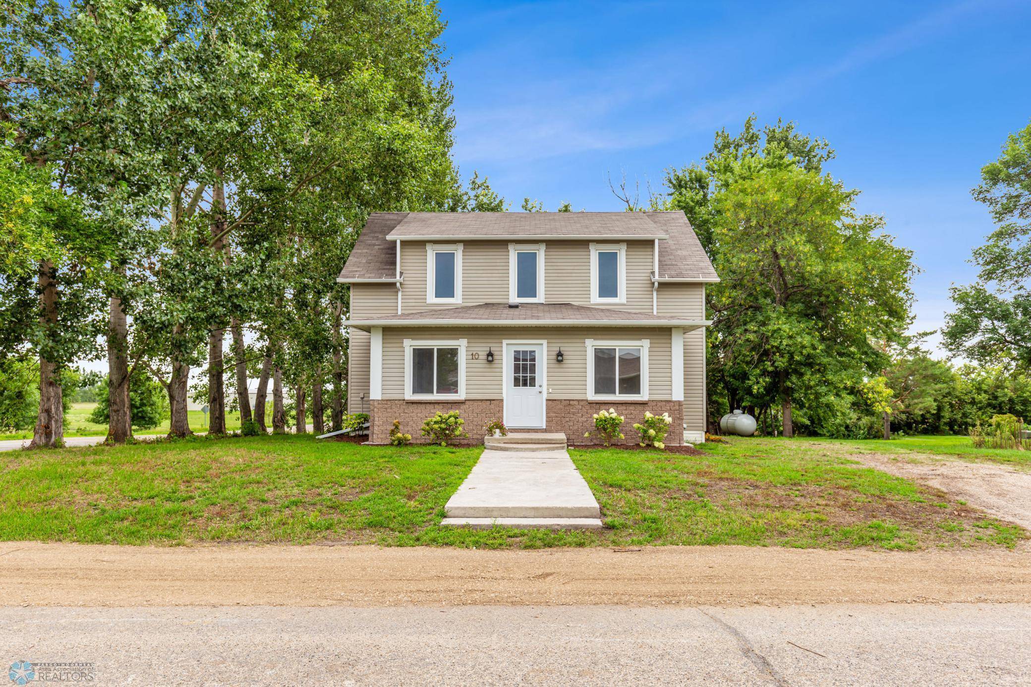 10 3rd ST, Arthur, ND 58006