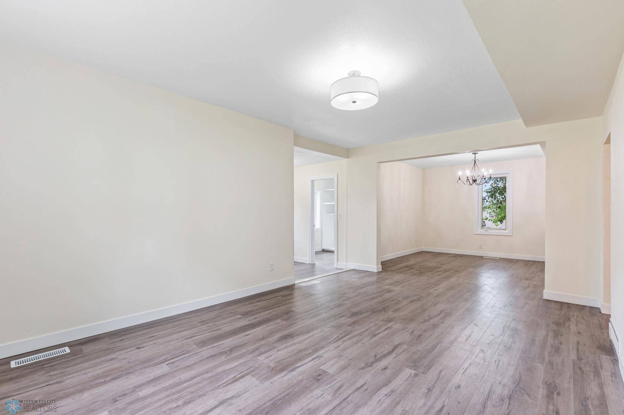 10 3rd ST, Arthur, ND 58006