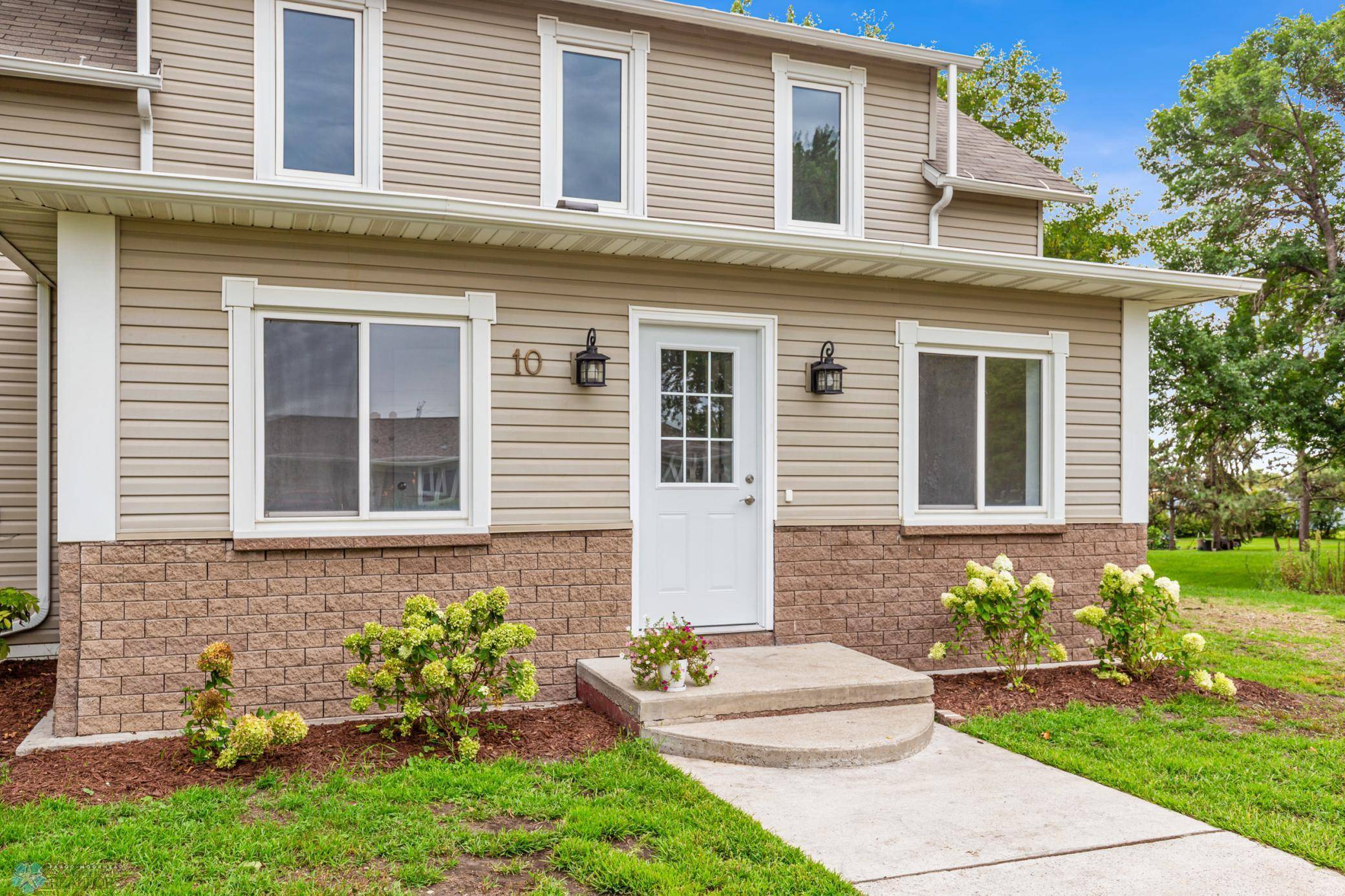 10 3rd ST, Arthur, ND 58006