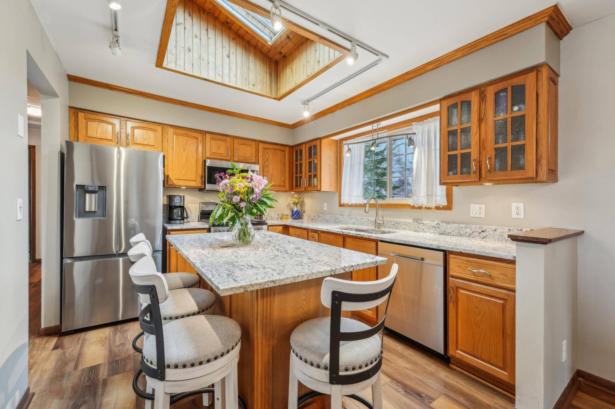 9550 Garrison WAY, Eden Prairie, MN 55347
