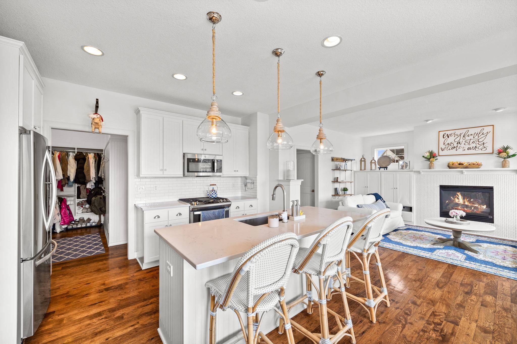 11689 E Laketowne DR, Albertville, MN 55301