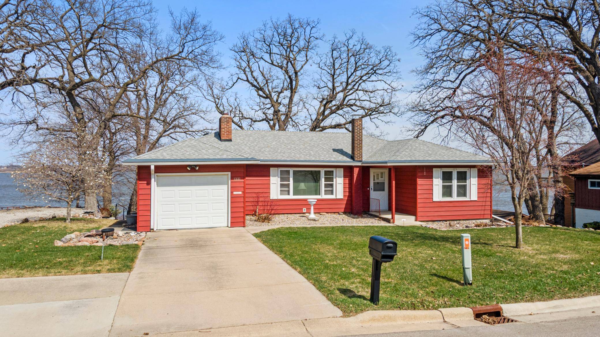 1331 Frank Hall DR, Albert Lea, MN 56007