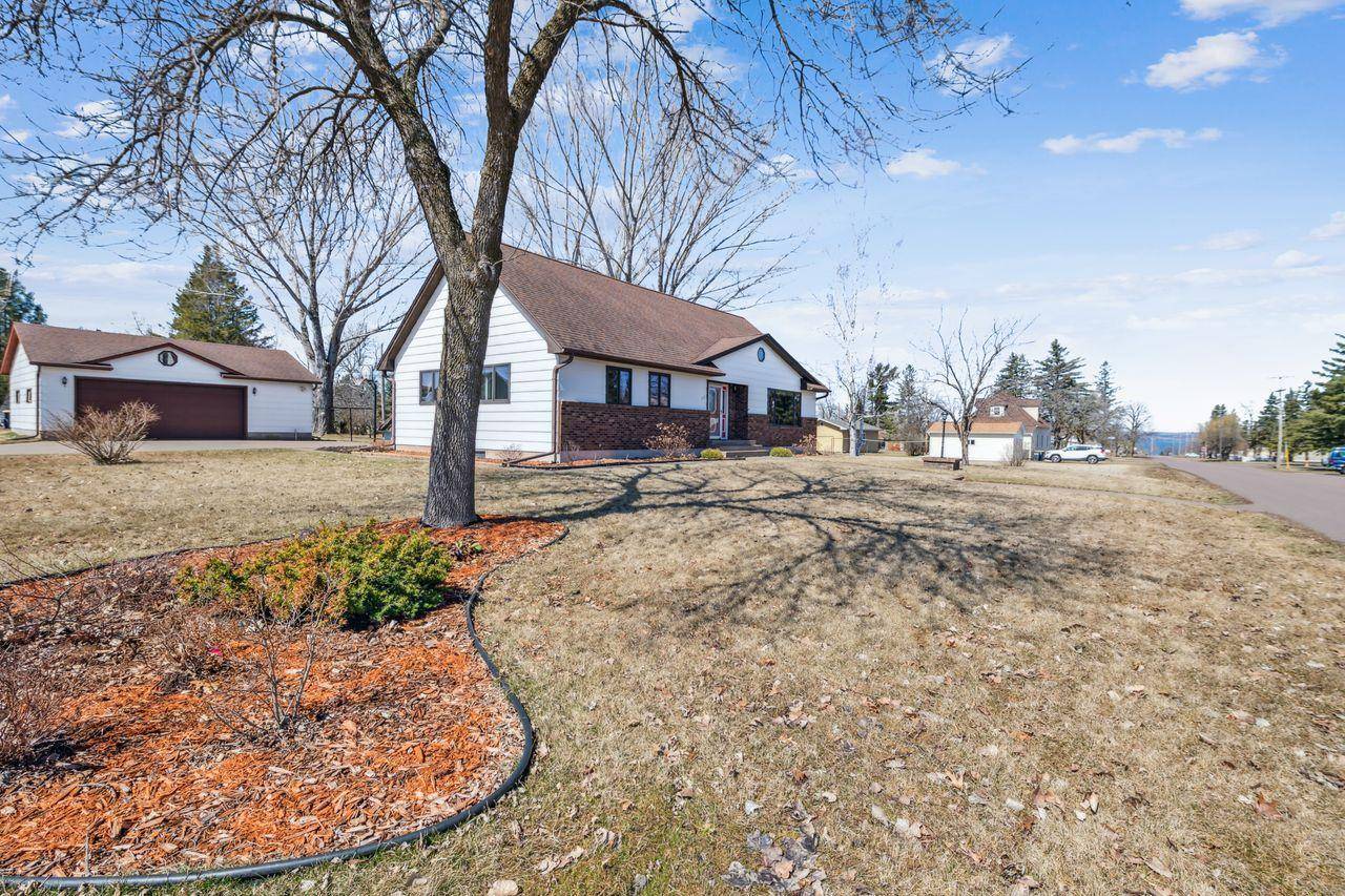 317 15th AVE E, Ashland, WI 54806