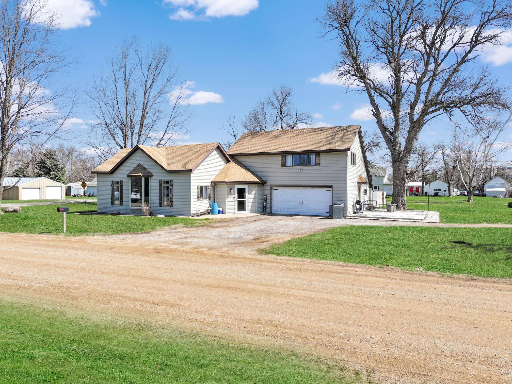 301 SW Cole AVE, Avoca, MN 56114