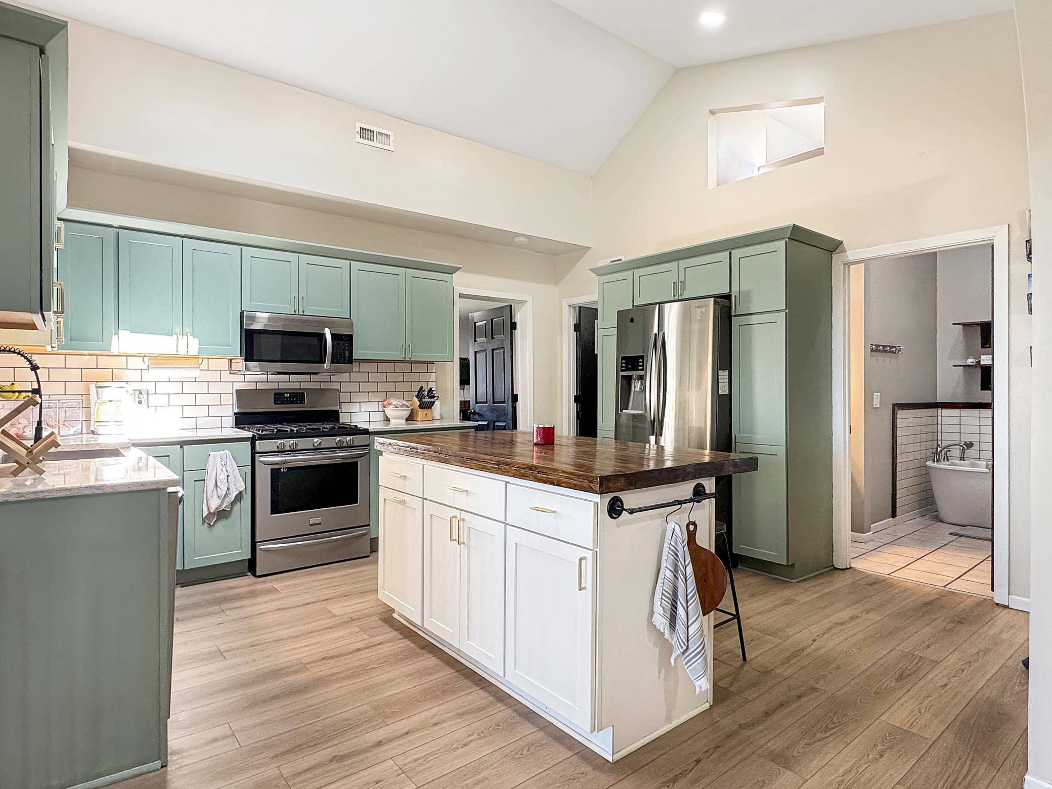 301 SW Cole AVE, Avoca, MN 56114