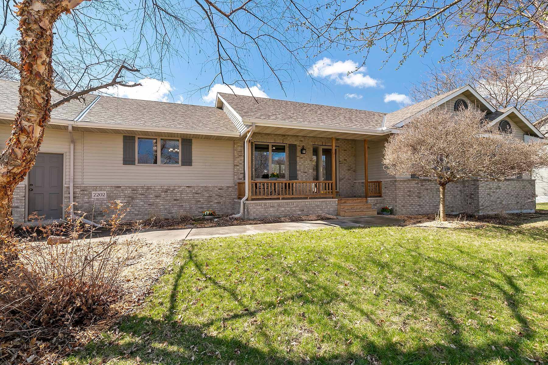 2202 10th Street CIR NE, Buffalo, MN 55313