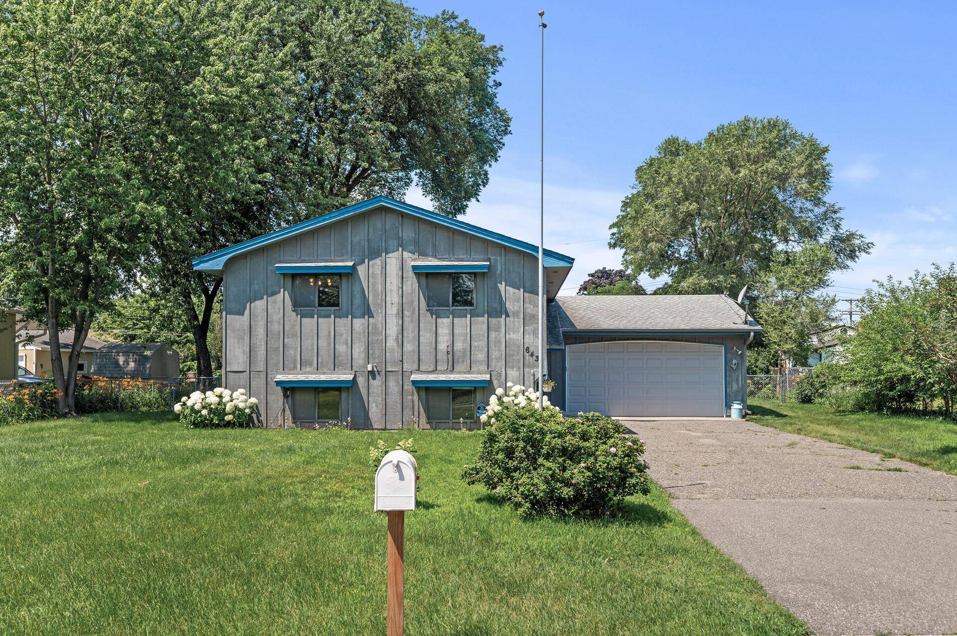 6433 Fremont AVE N, Brooklyn Center, MN 55430