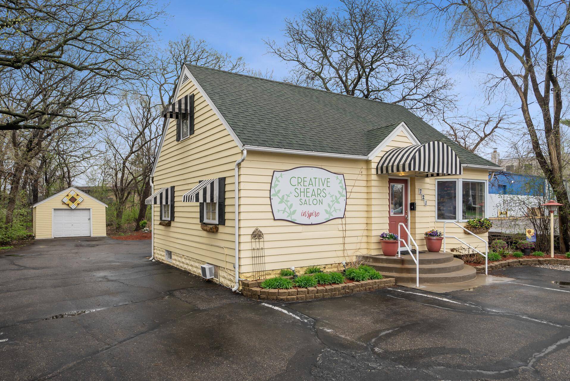 721 E River RD, Anoka, MN 55303