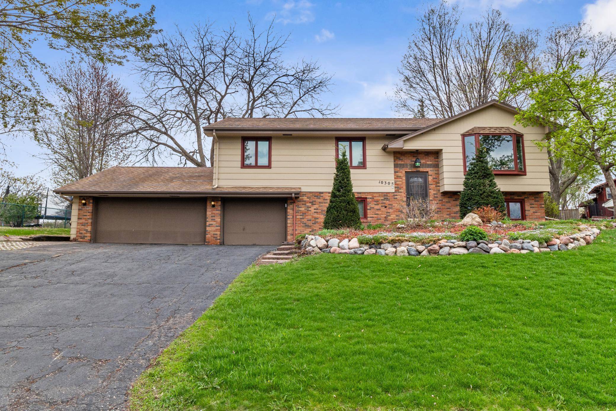10305 Morris RD, Bloomington, MN 55437
