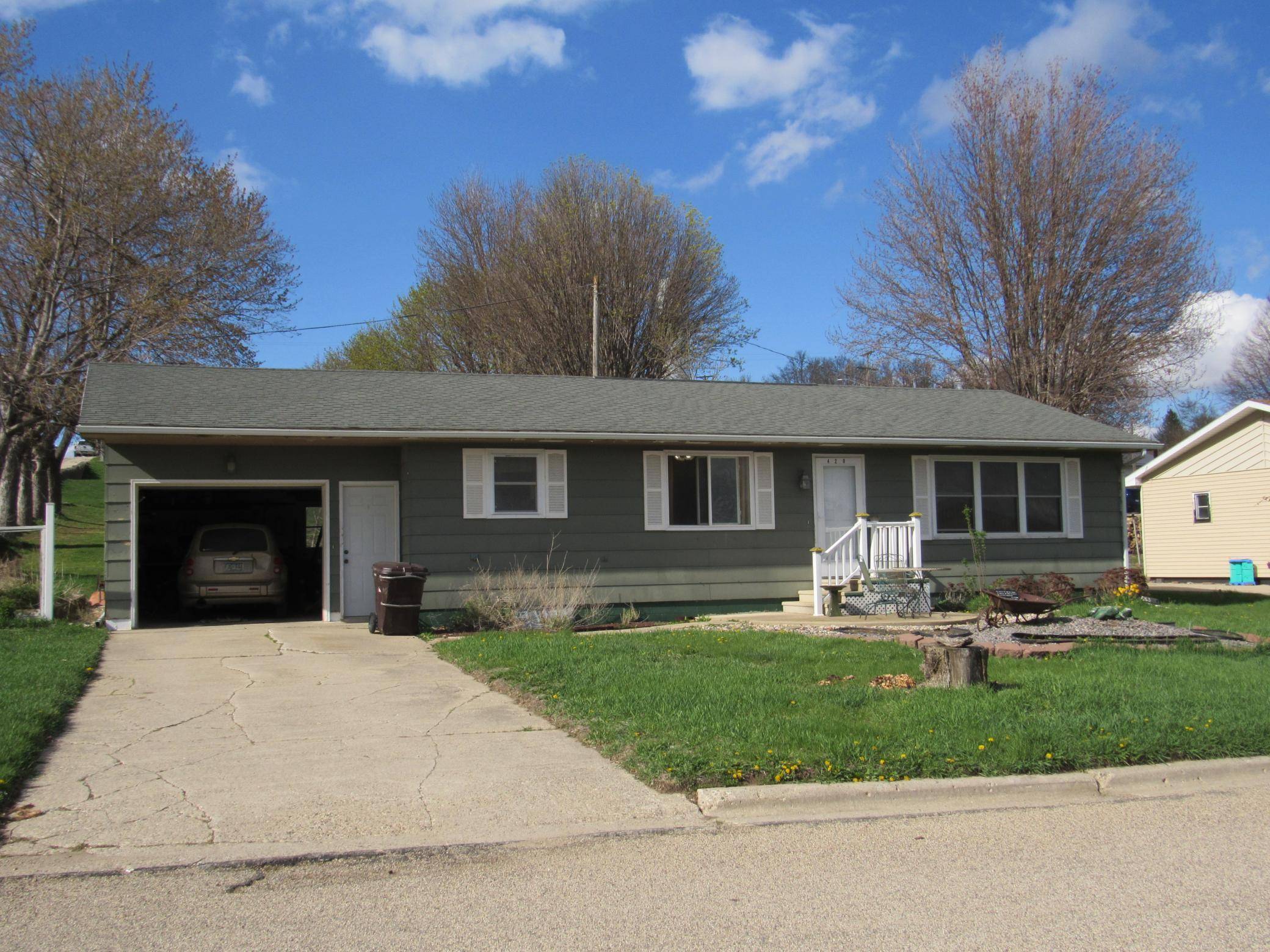 420 Carlton AVE, Chandler, MN 56122