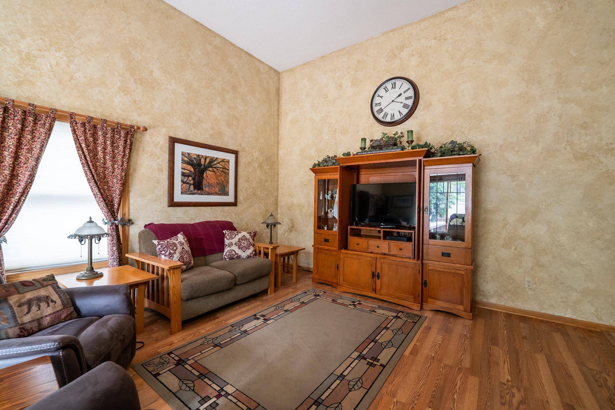 15945 Gallant CT, Apple Valley, MN 55124