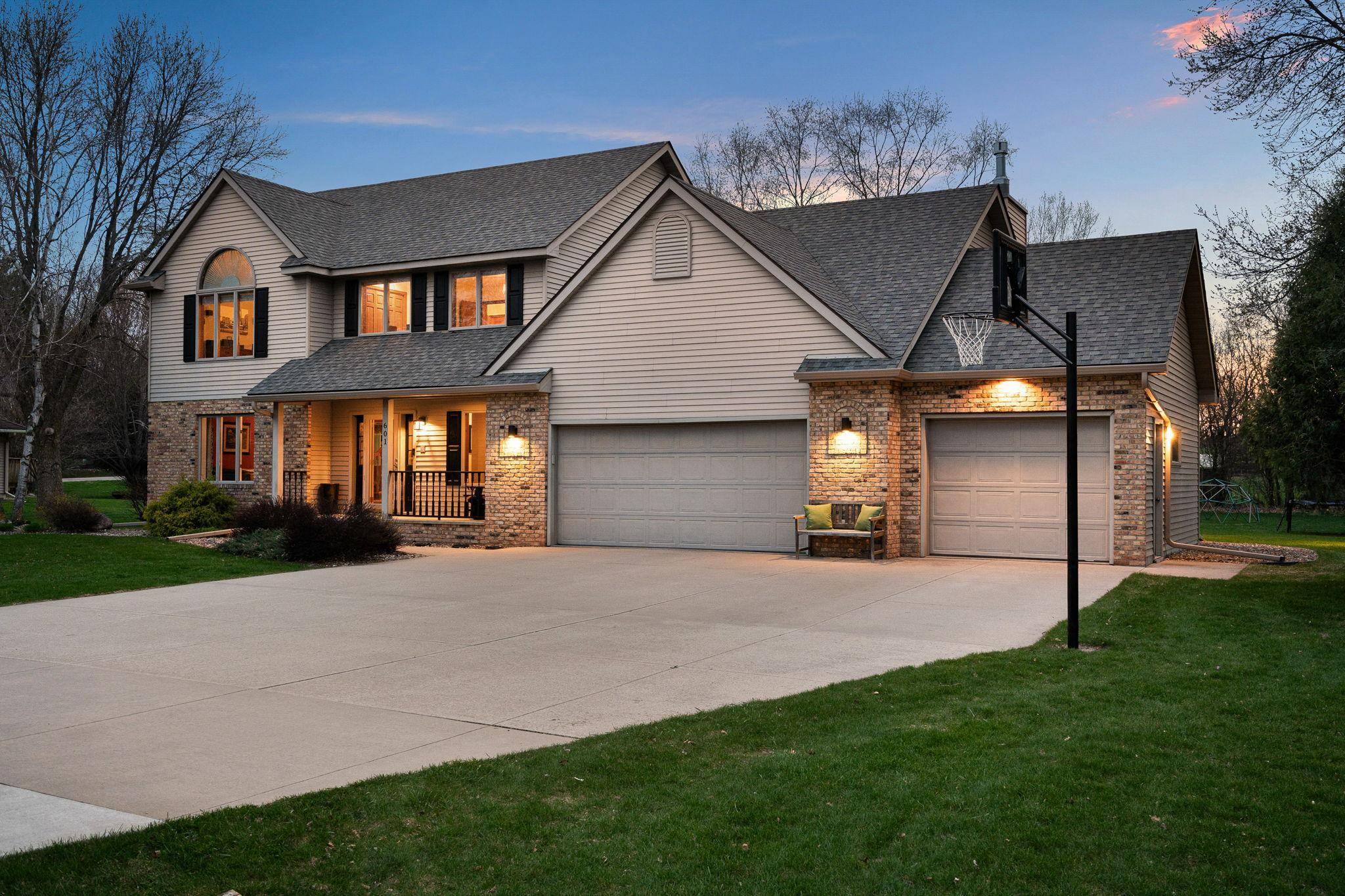 601 24th ST NW, Austin, MN 55912