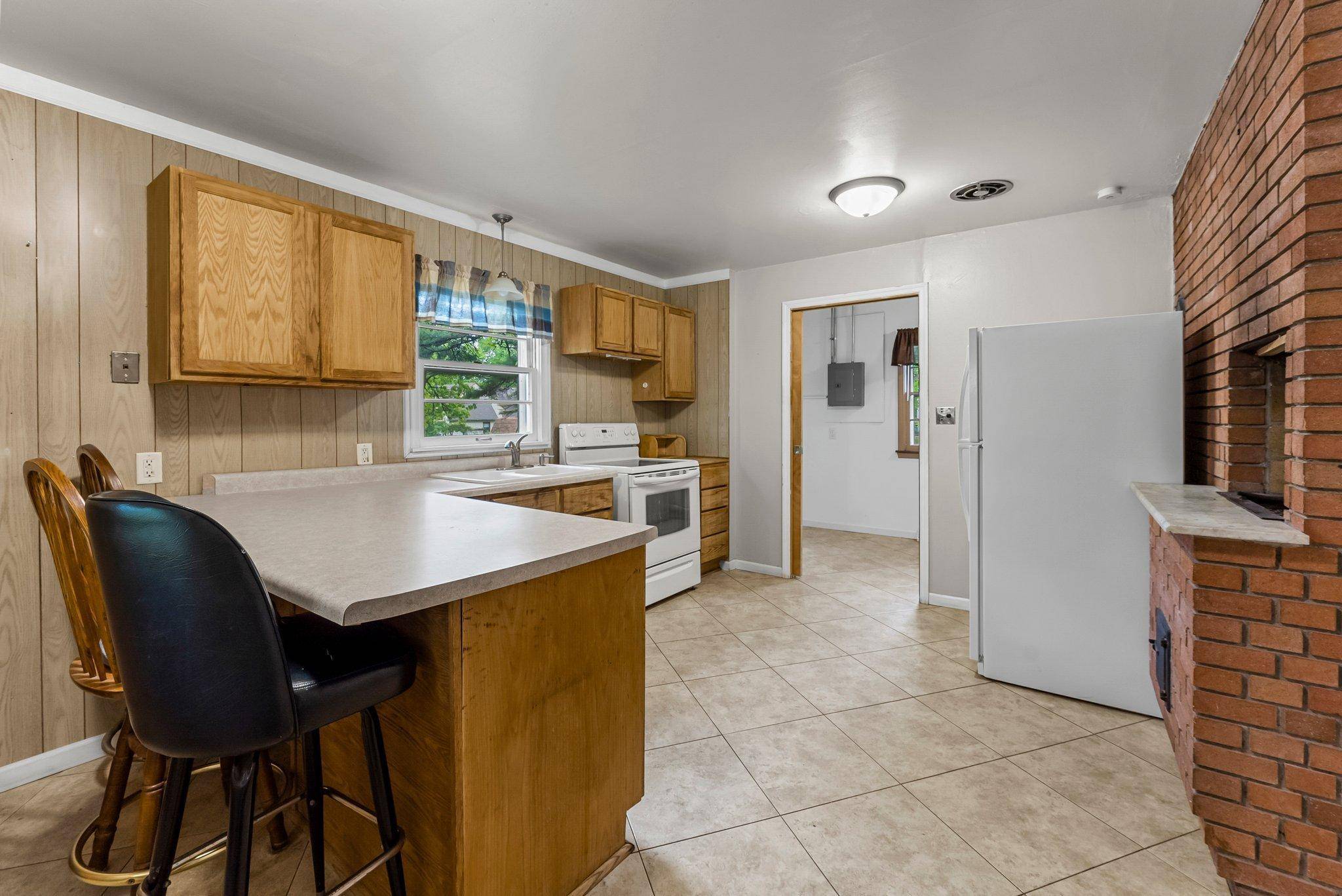 423 Cypress AVE N, Braham, MN 55006