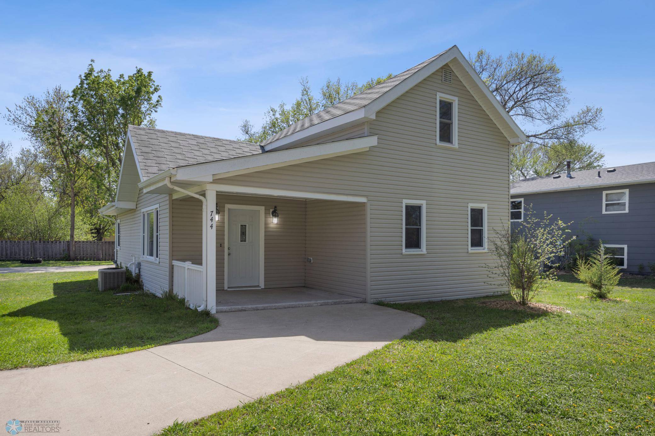 744 4th ST S, Casselton, ND 58012