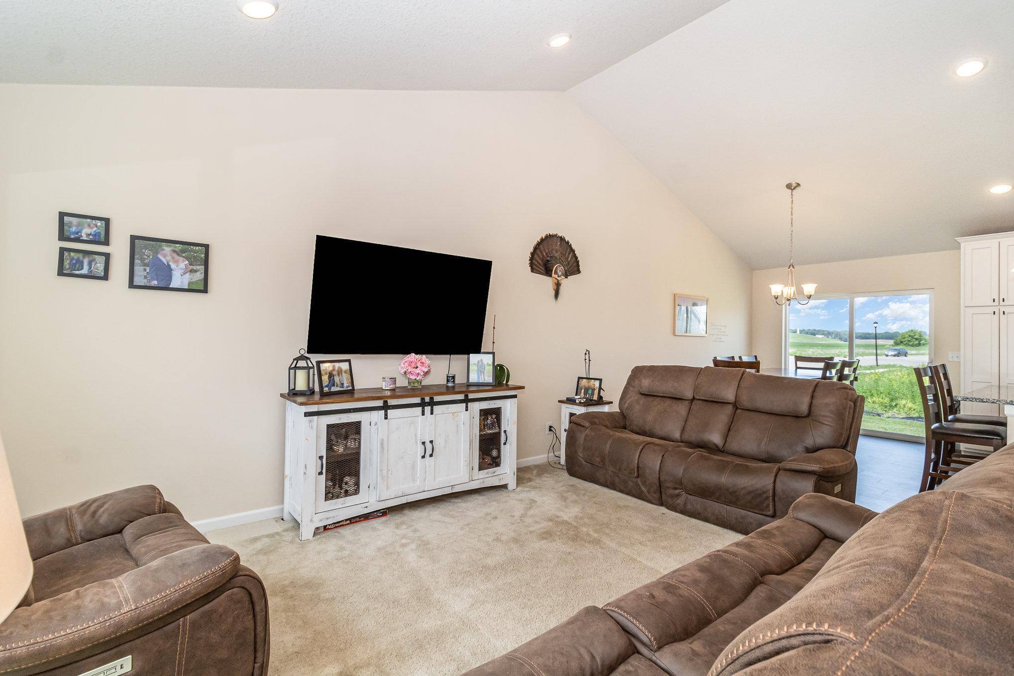 960 Ashford RD, Belle Plaine, MN 56011