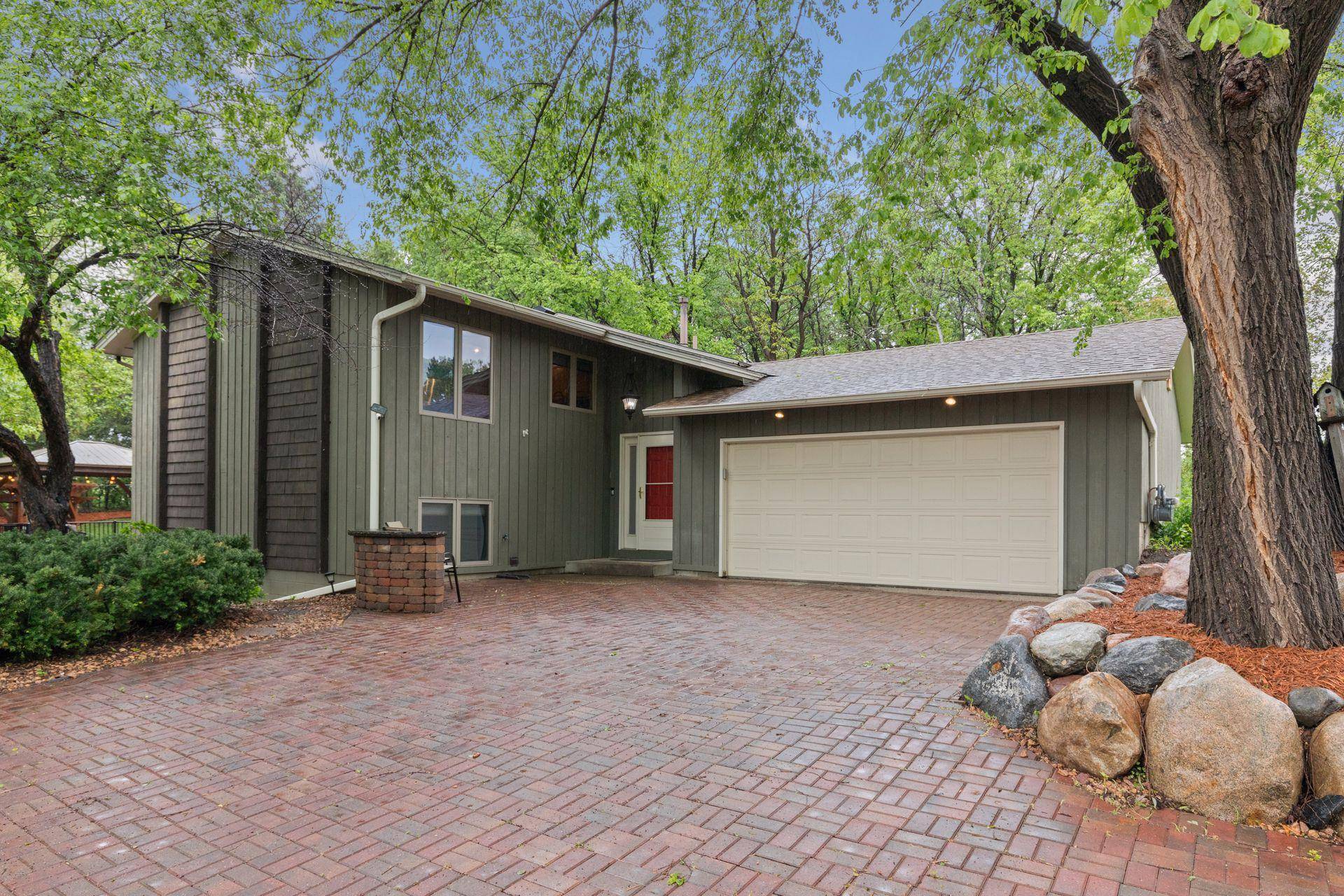 13701 E Wellington CRES, Burnsville, MN 55337