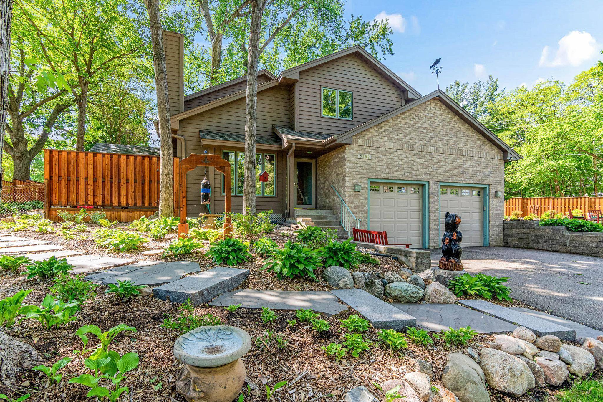2195 Bayview PL, Wayzata, MN 55391