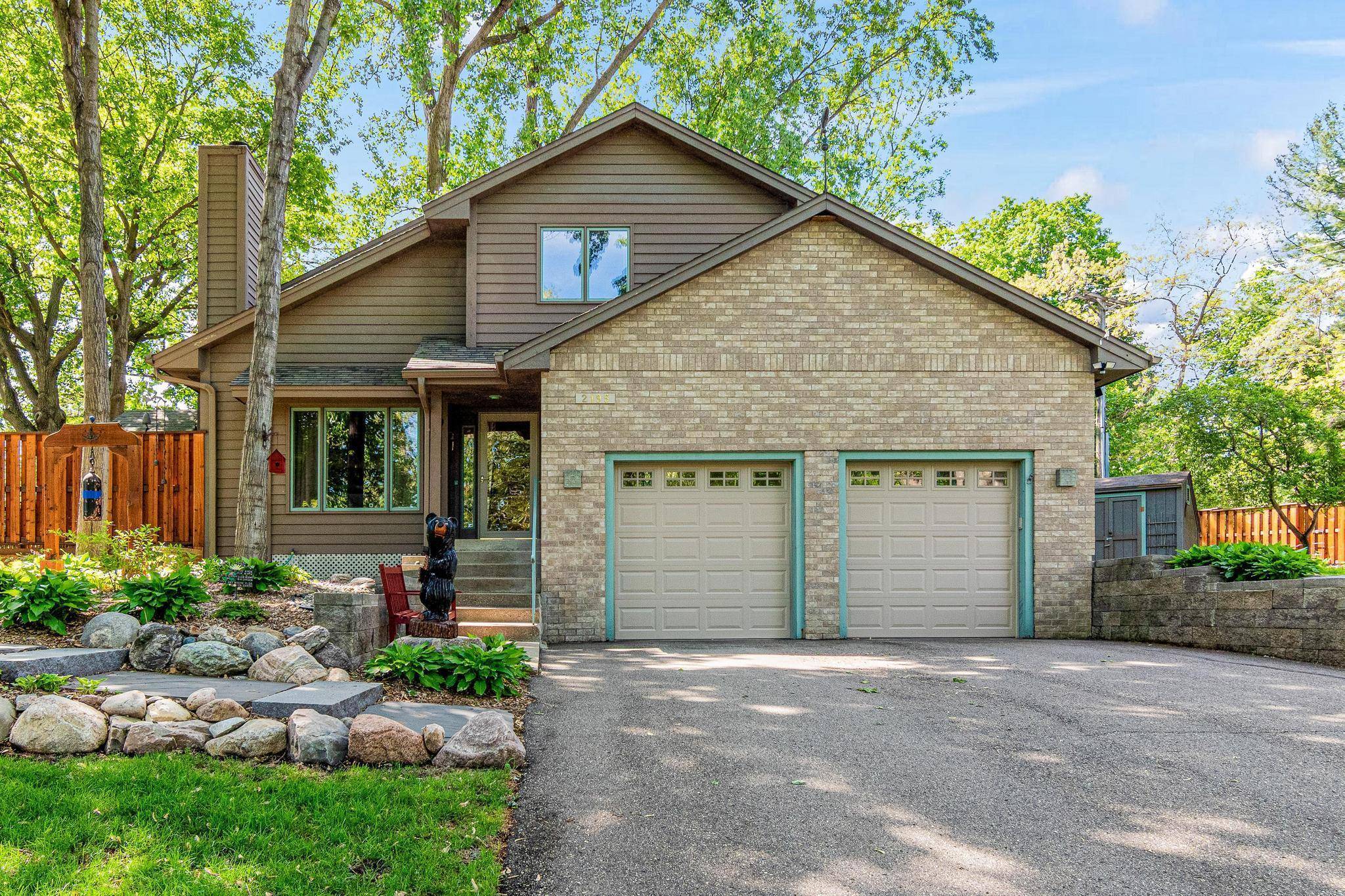 2195 Bayview PL, Wayzata, MN 55391