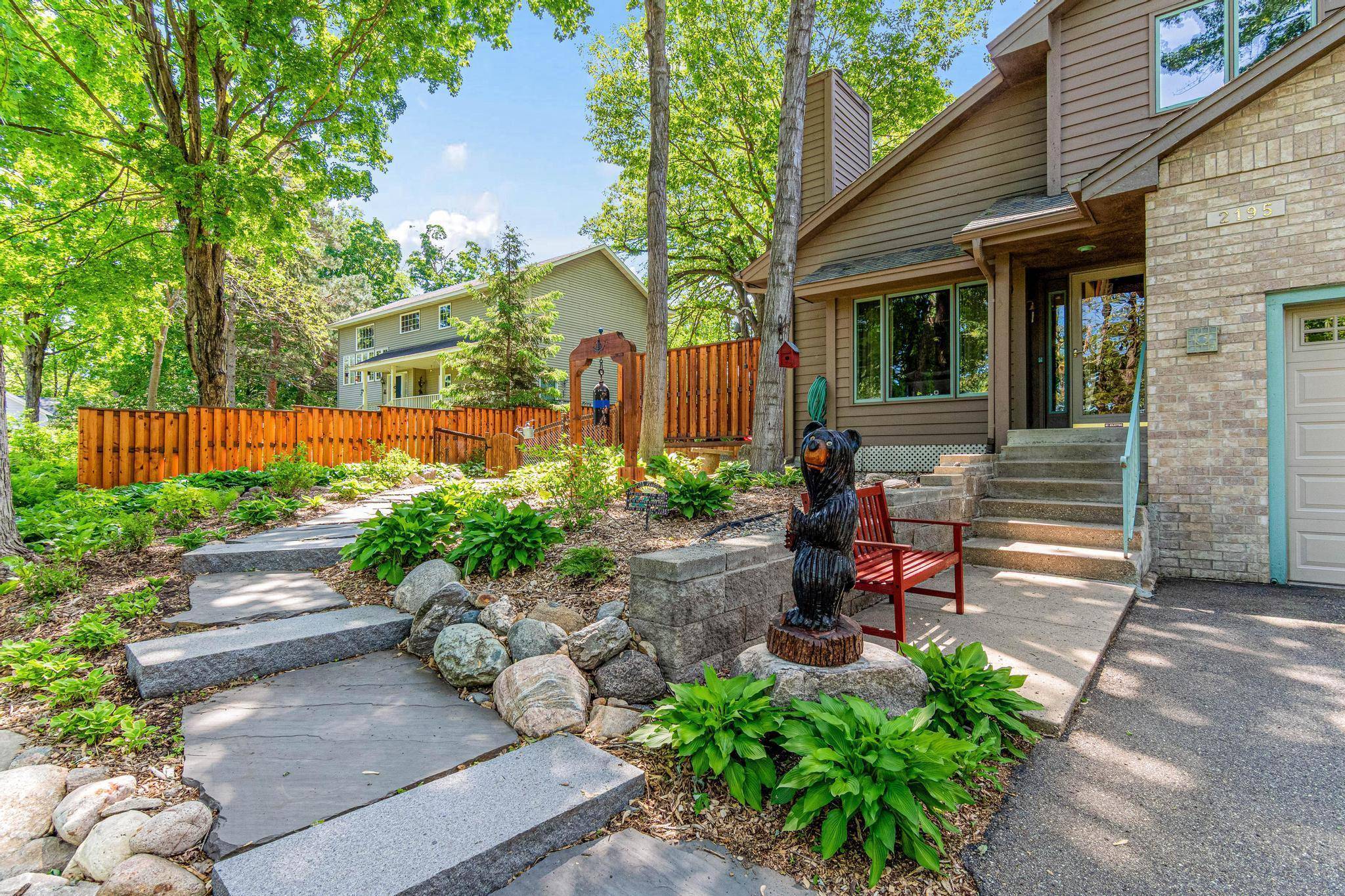 2195 Bayview PL, Wayzata, MN 55391
